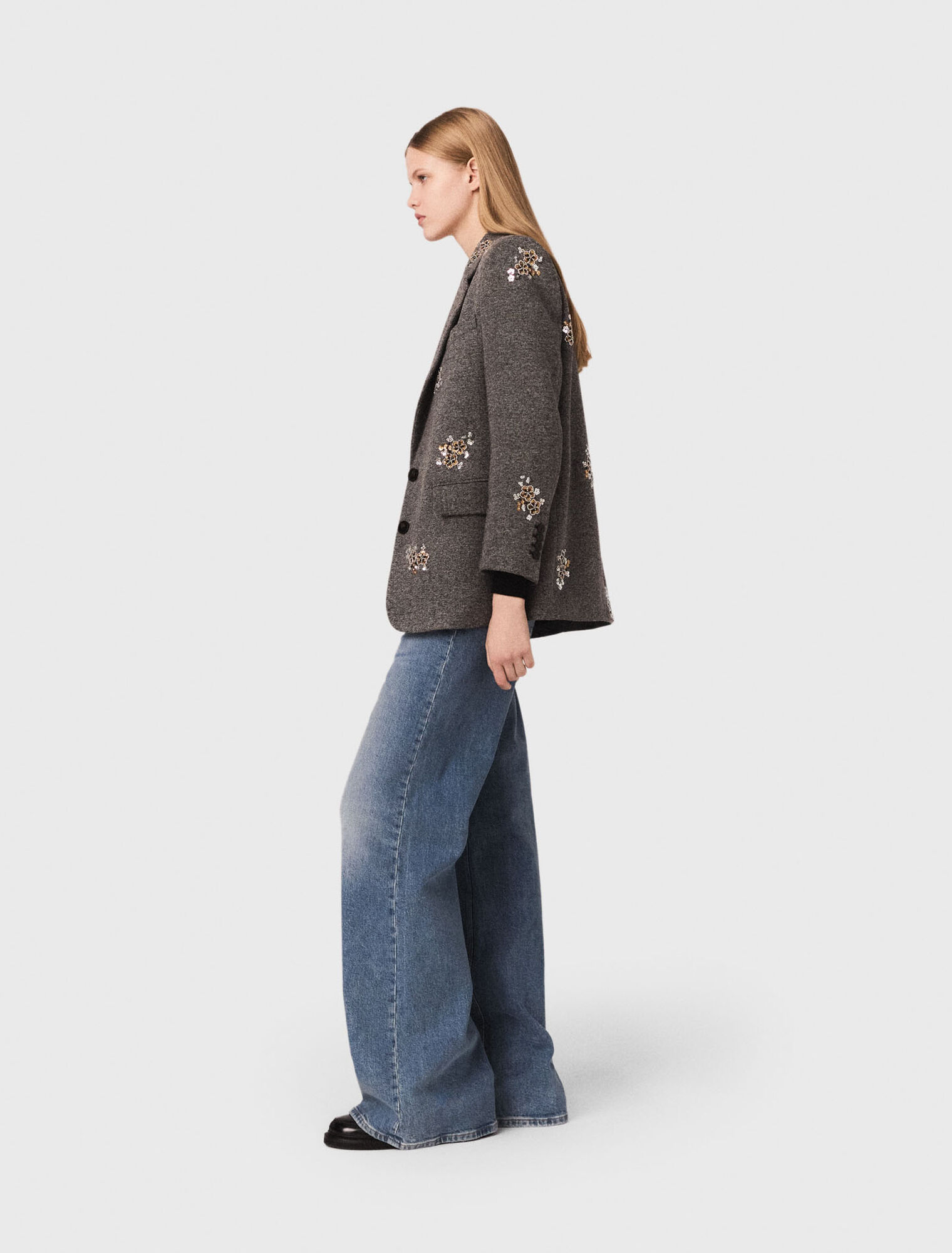 Wolljacke mit bestickten Blumen