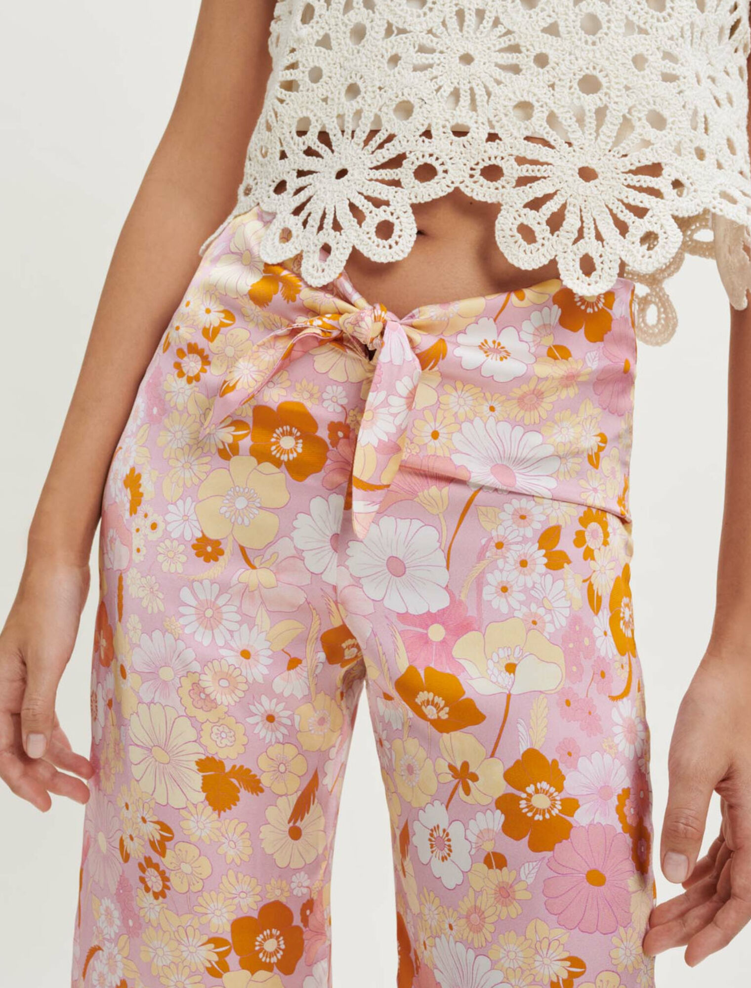 Fließende Hose mit Flower-Power-Print