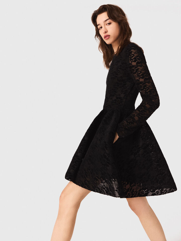 Langes, ausgestelltes Samtkleid