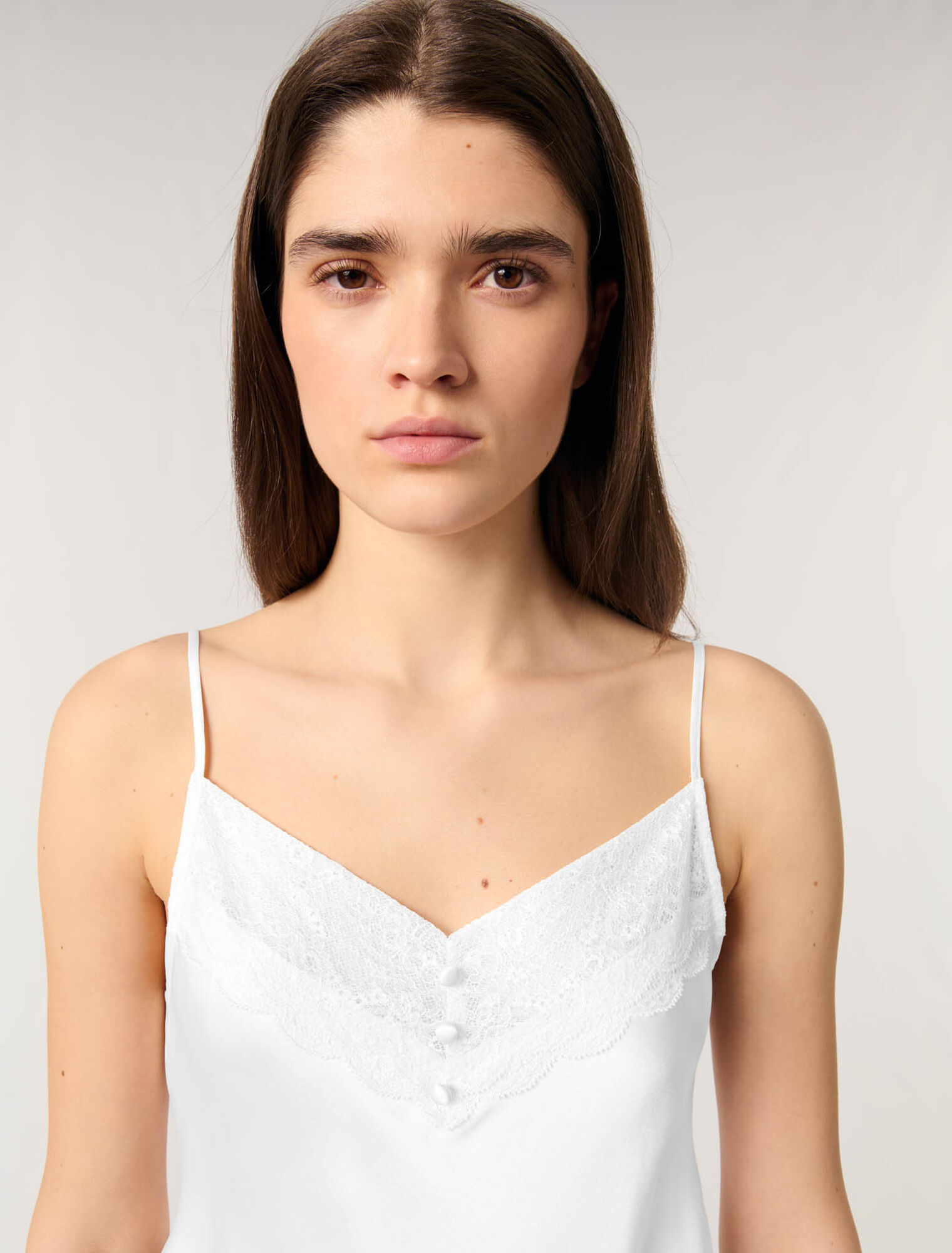 Top aus Seidensatin und Spitze
