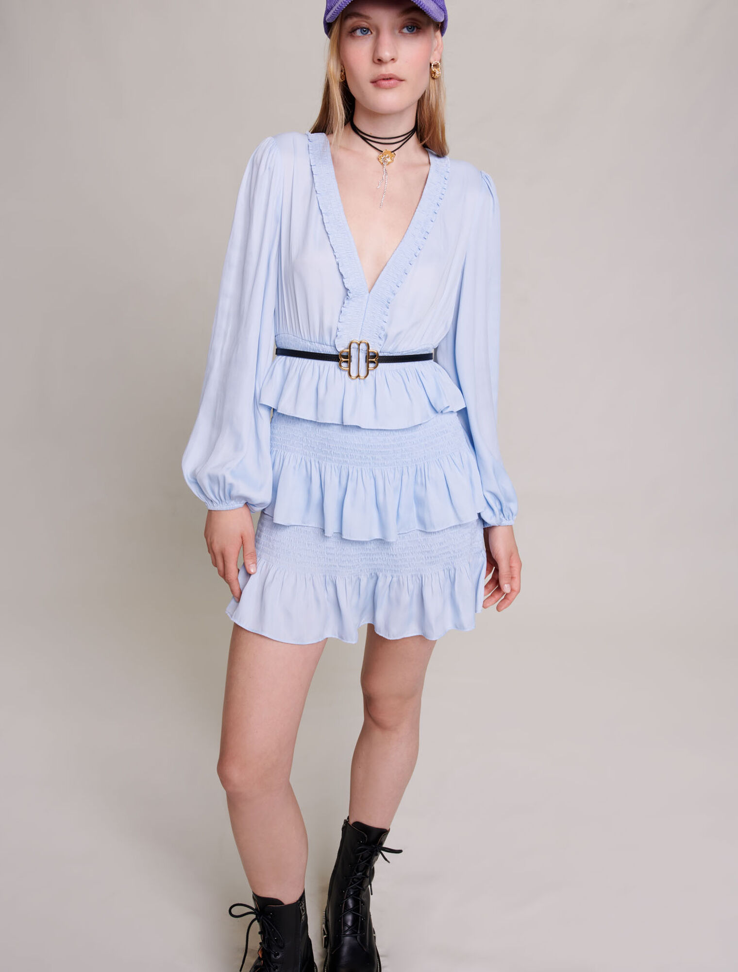 Blaues Kleid mit Volants