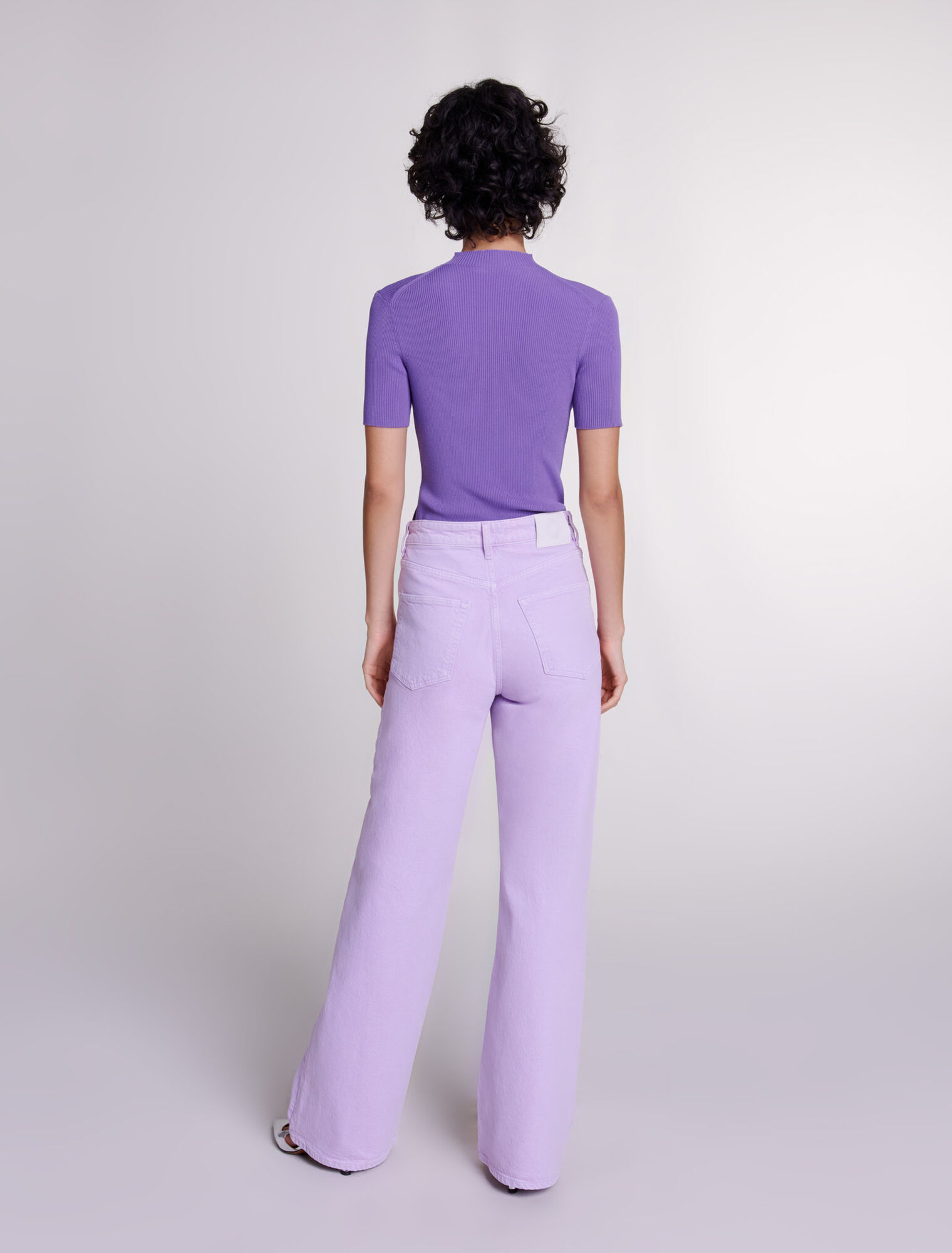 Top mit Clover-Stickerei