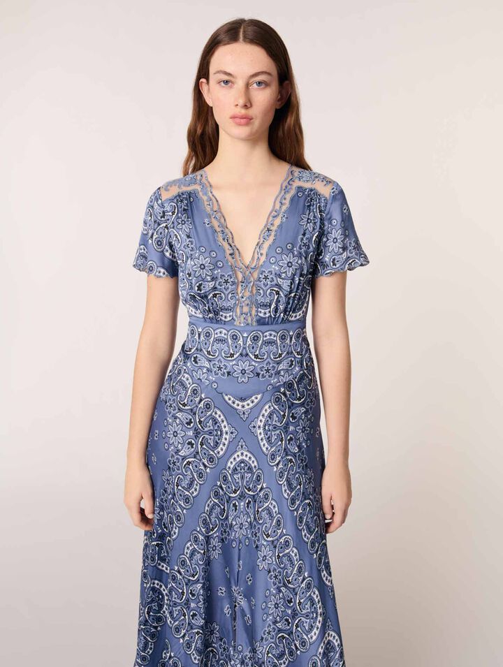 Langes fließendes Kleid mit Print