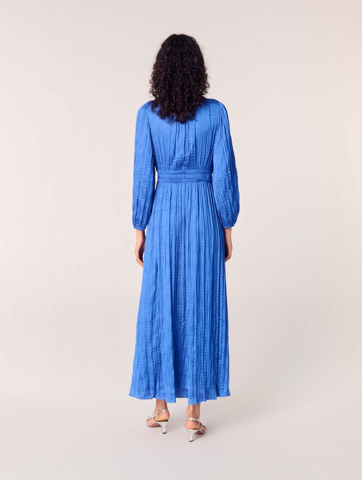 Langes plissiertes Kleid aus Satin