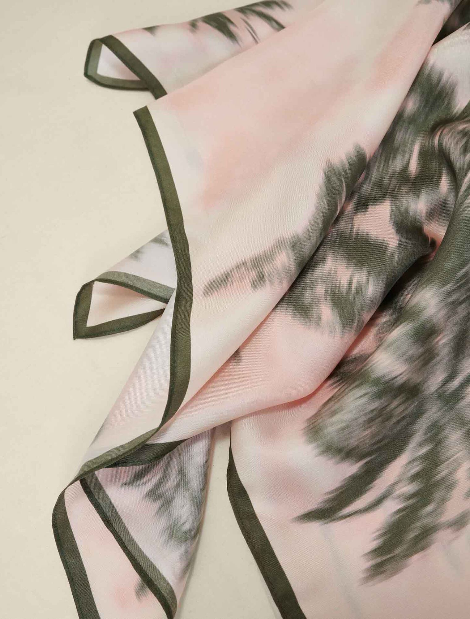 Halstuch mit Palmenprint