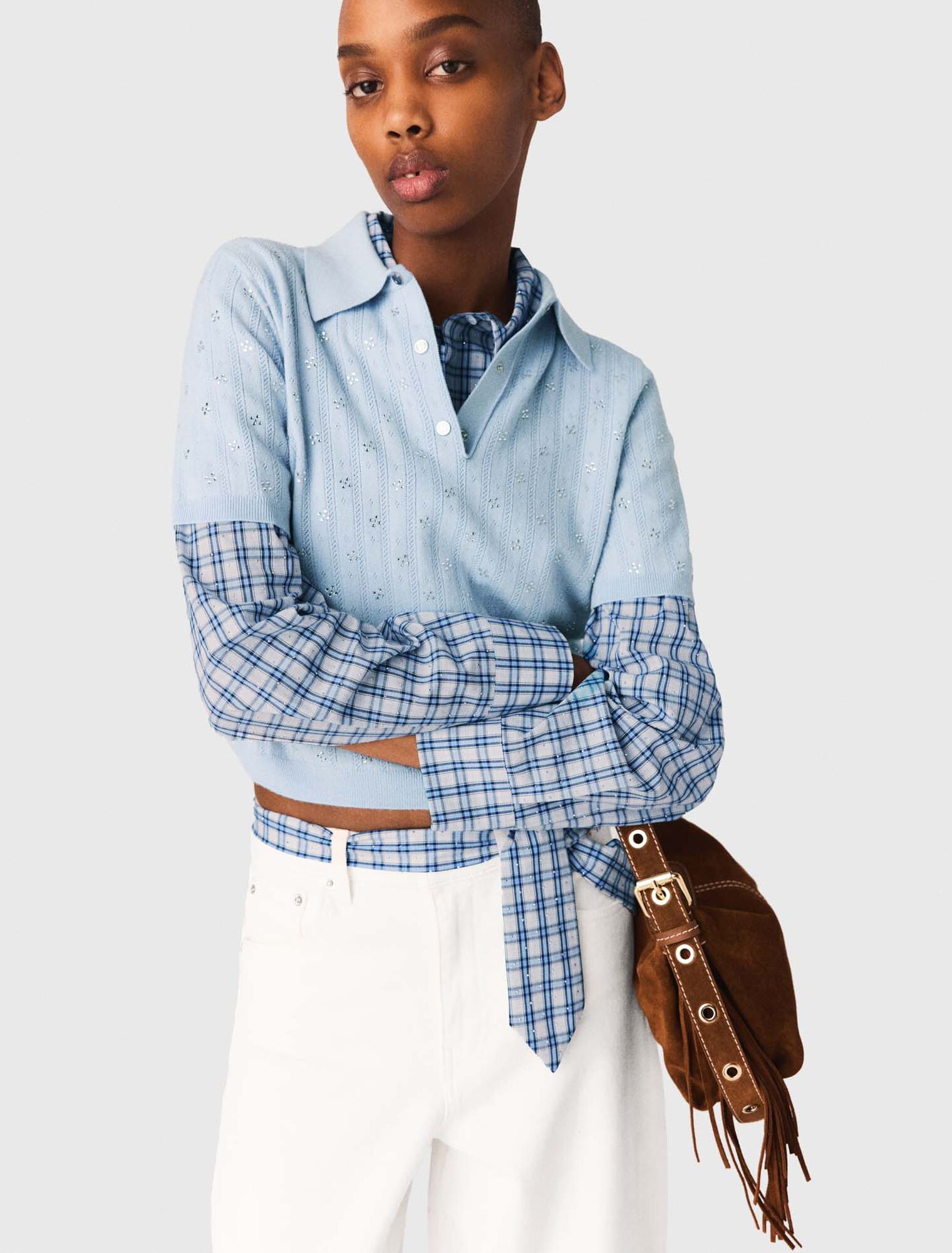 Kurzer Pullover mit Strass vorne