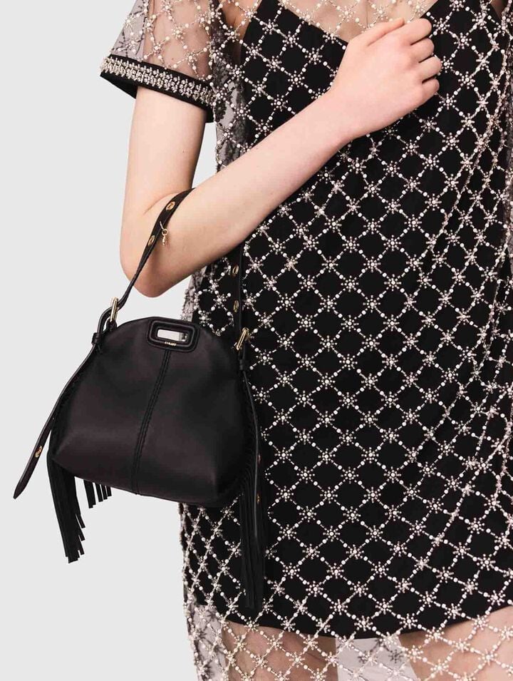 Kurzes Kleid aus besticktem Tüll