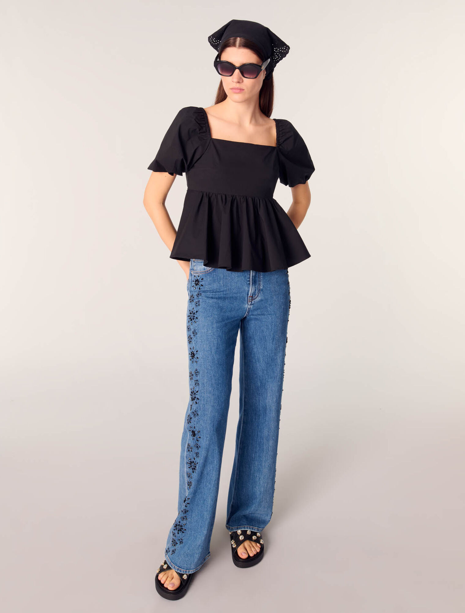 Jeans mit Strass-Stickerei