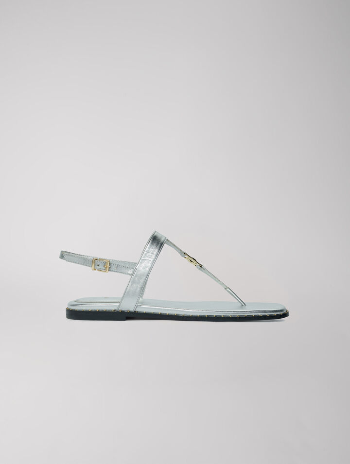 Silberne Ledersandalen mit Riemen