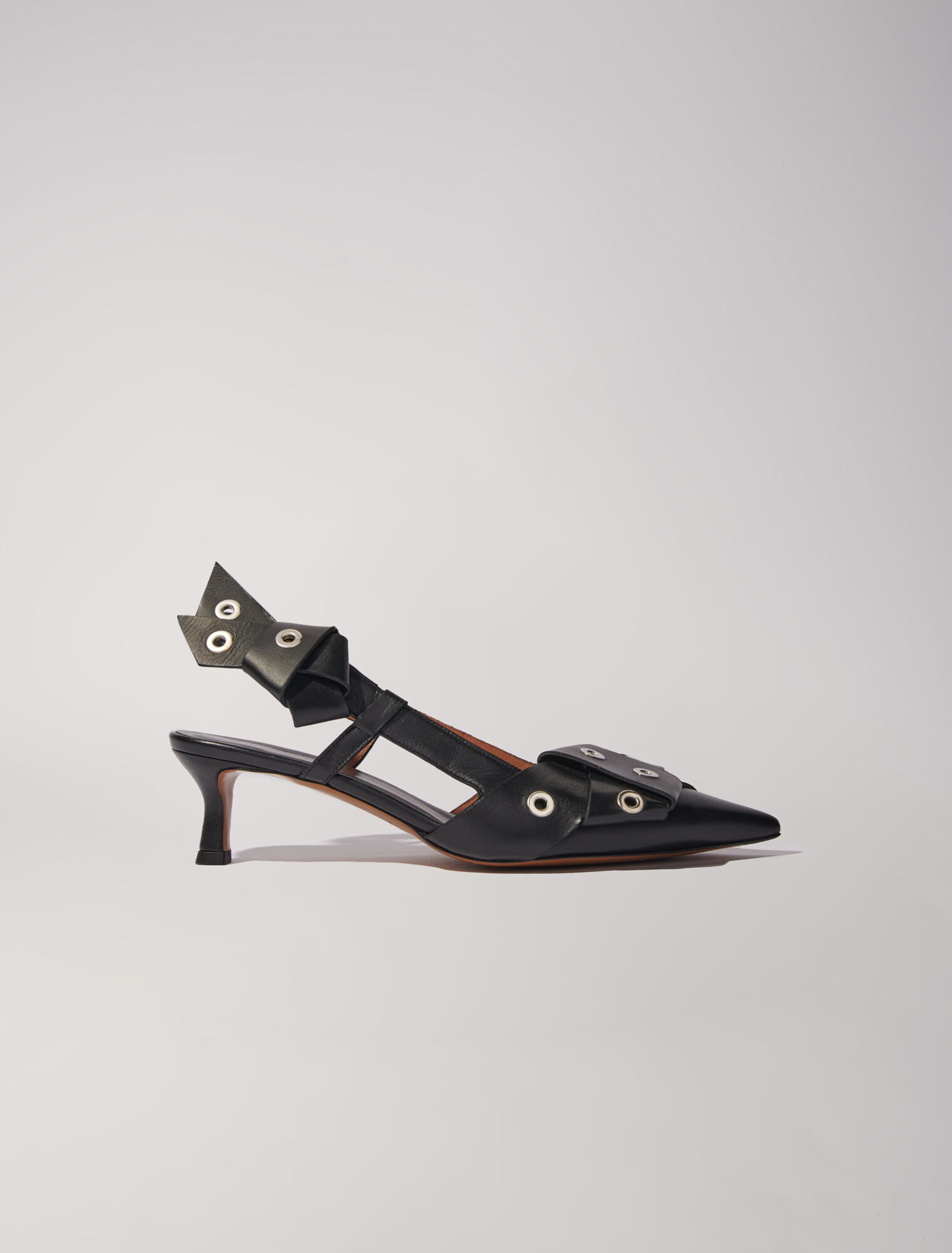 Spitze Pumps mit Schleifendetail
