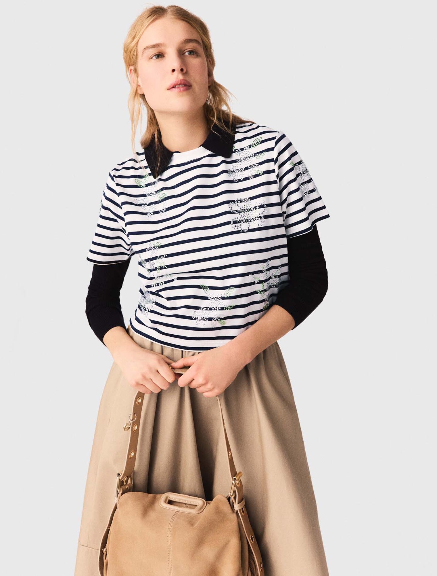 Gestreiftes Shirt mit Strassblumen