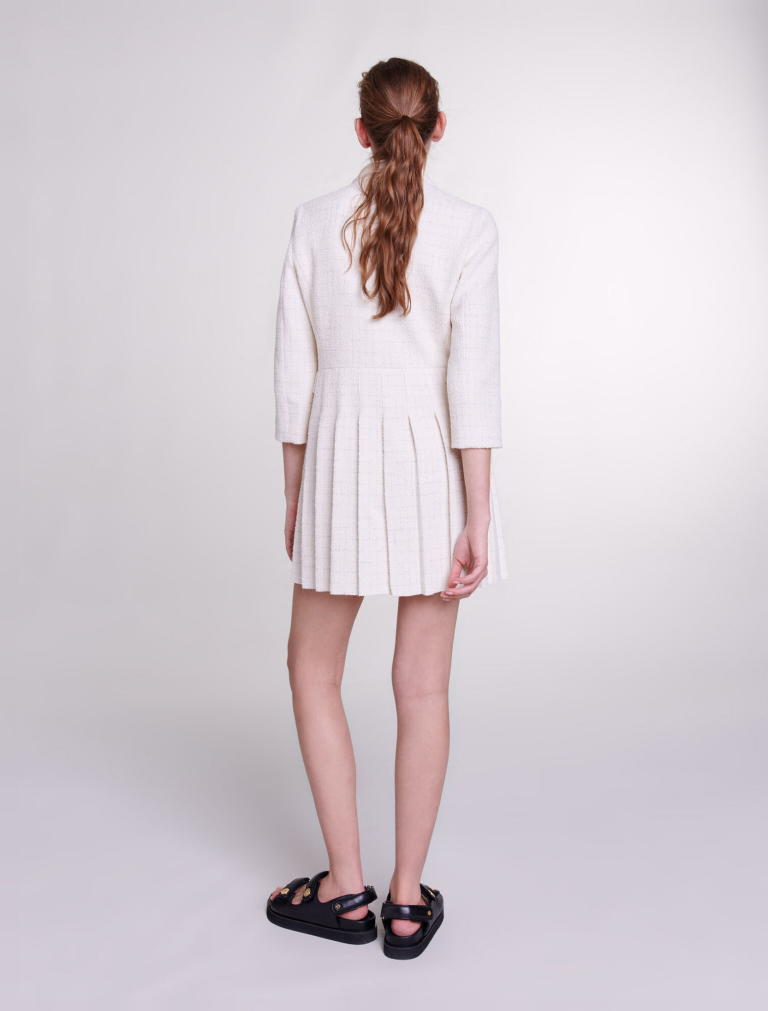 Kurzes Kleid mit Knöpfen