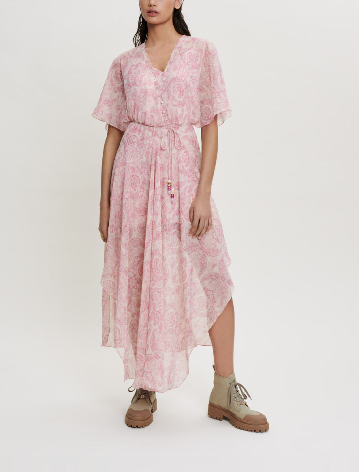 Fließendes Schalkleid mit Kaschmirdruck