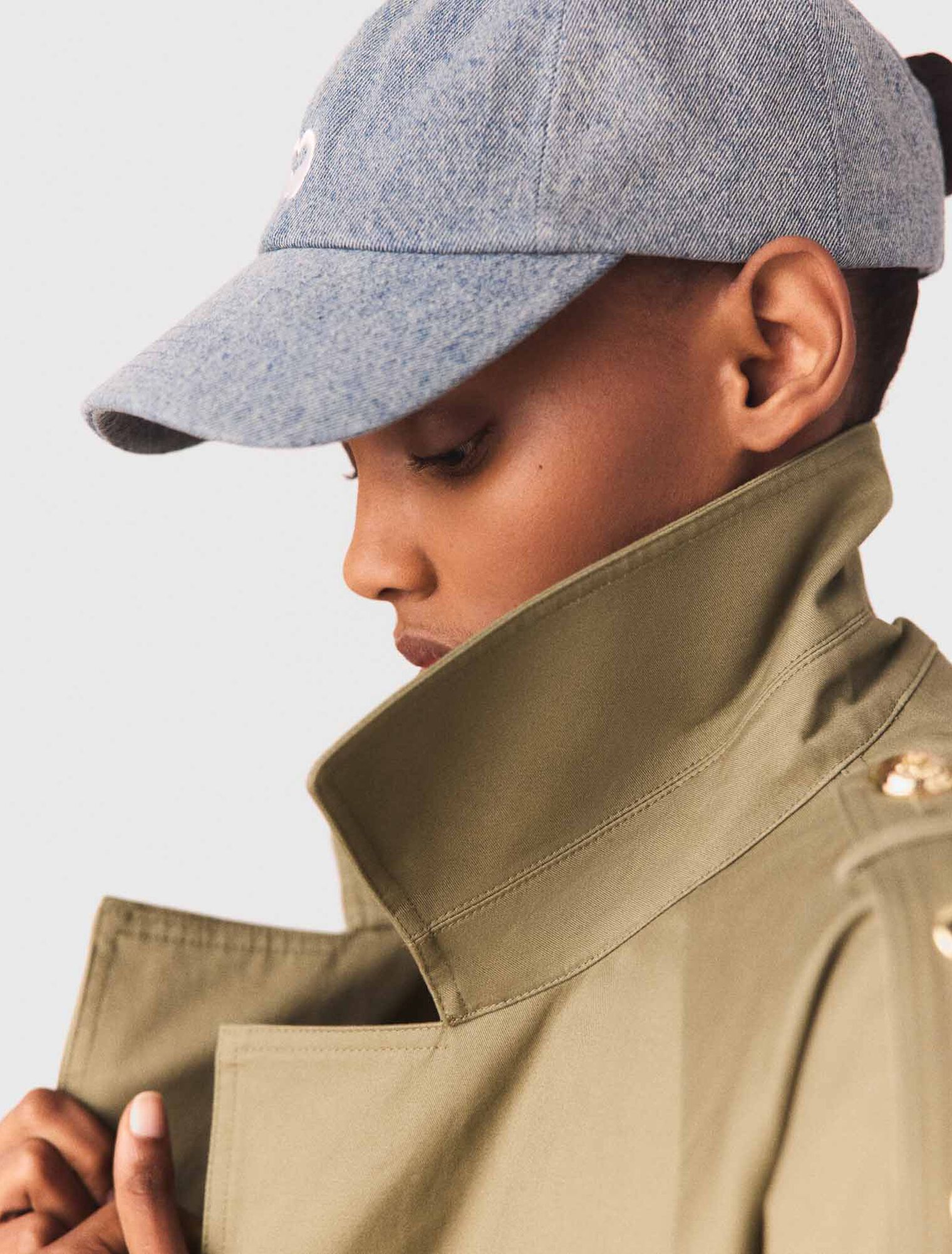 Trenchcoat mit Nieten und Kragen