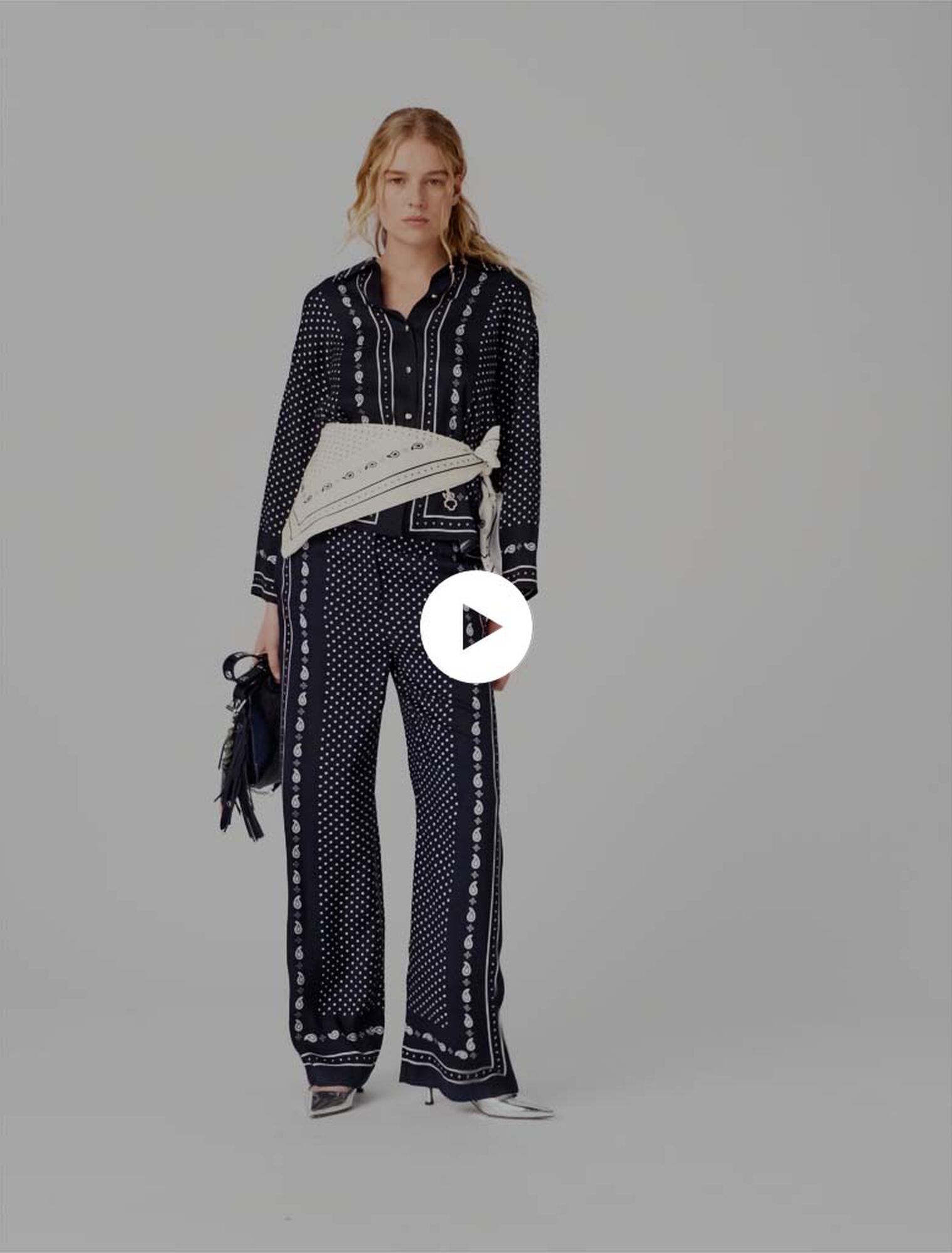 Gemusterte flie&szlig;ende Hose