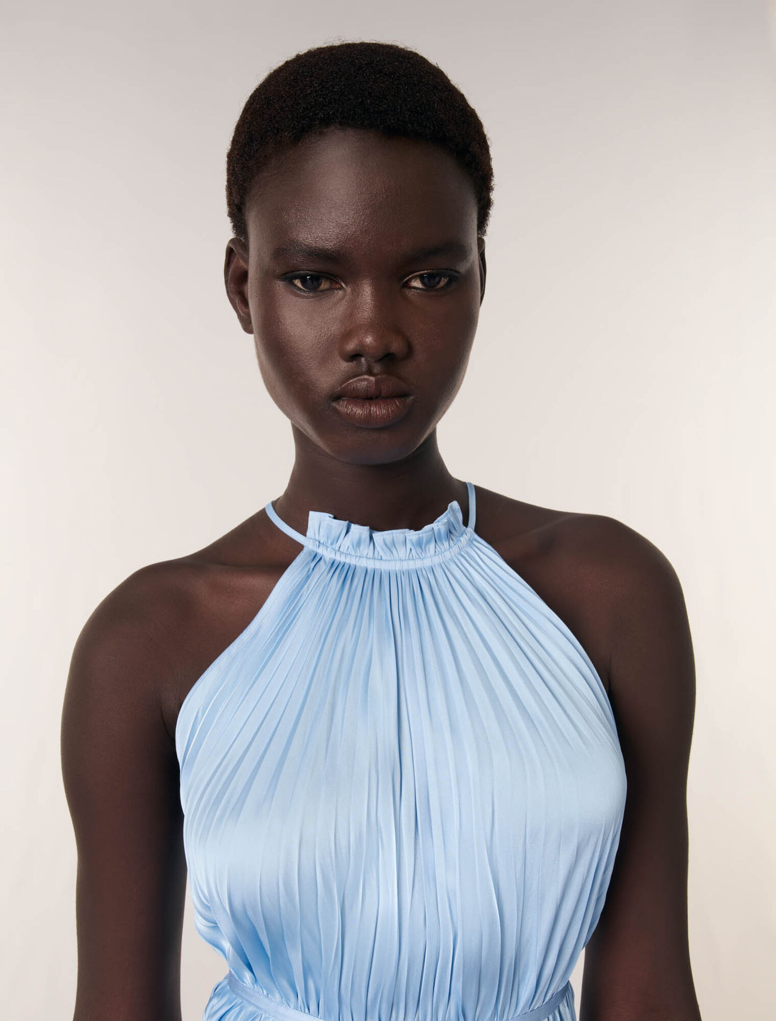 Langes plissiertes Kleid