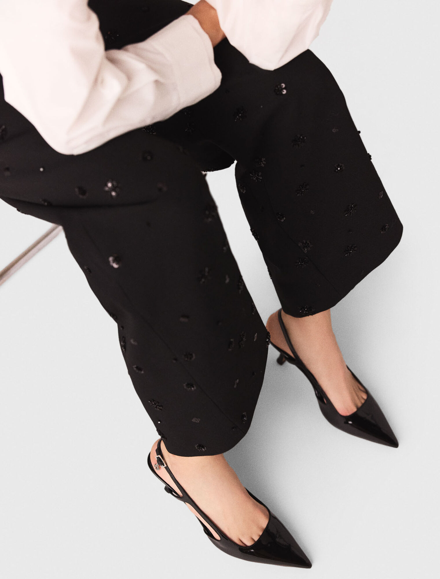 Bestickte Hose mit Trägern