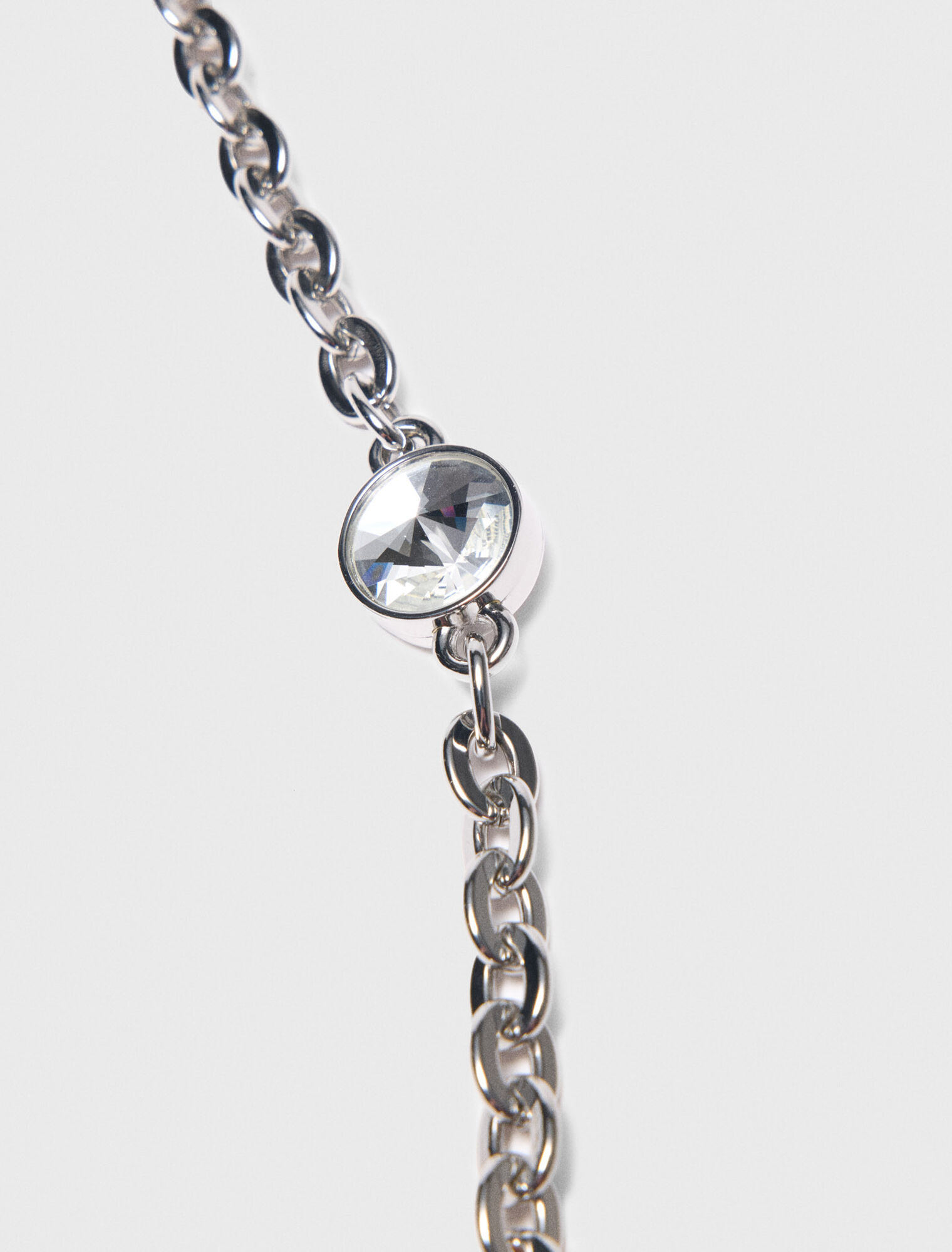 Kurze Schulterkette mit Strass