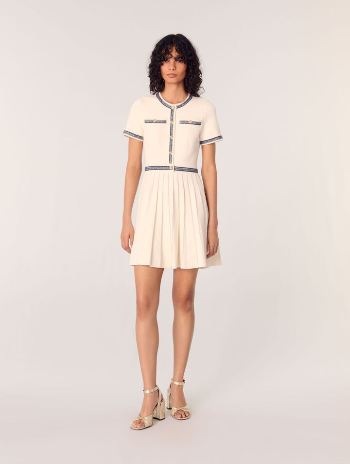 Kurzes Plissee-Kleid aus Strick