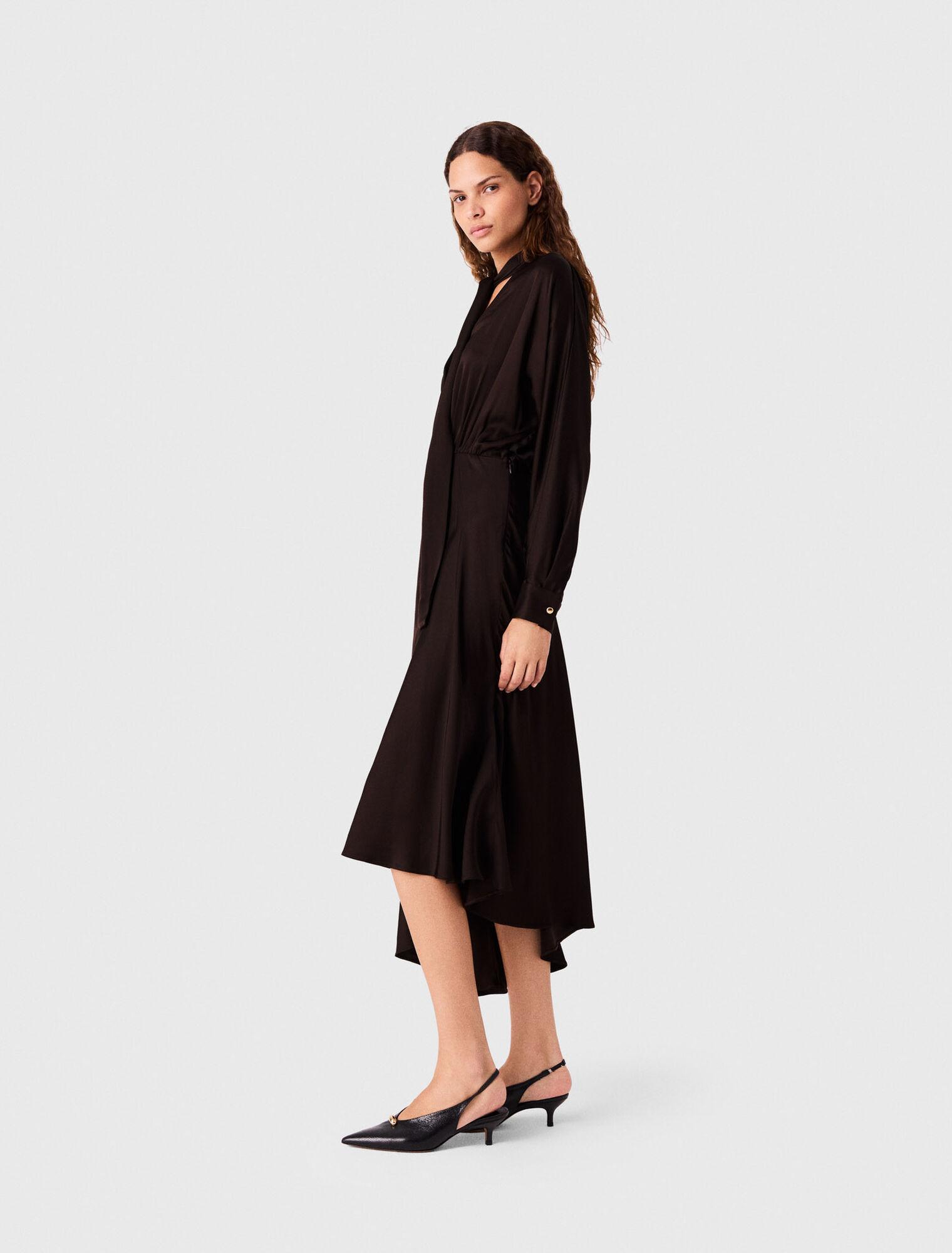 Asymmetrisches Midikleid aus Satin