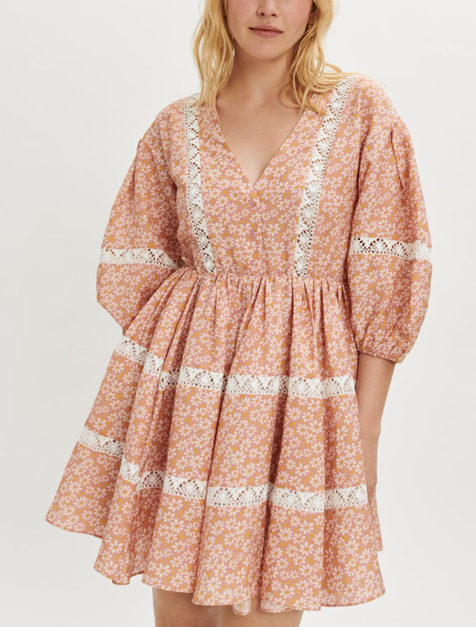 Bedrucktes Kleid mit Spitzenborten