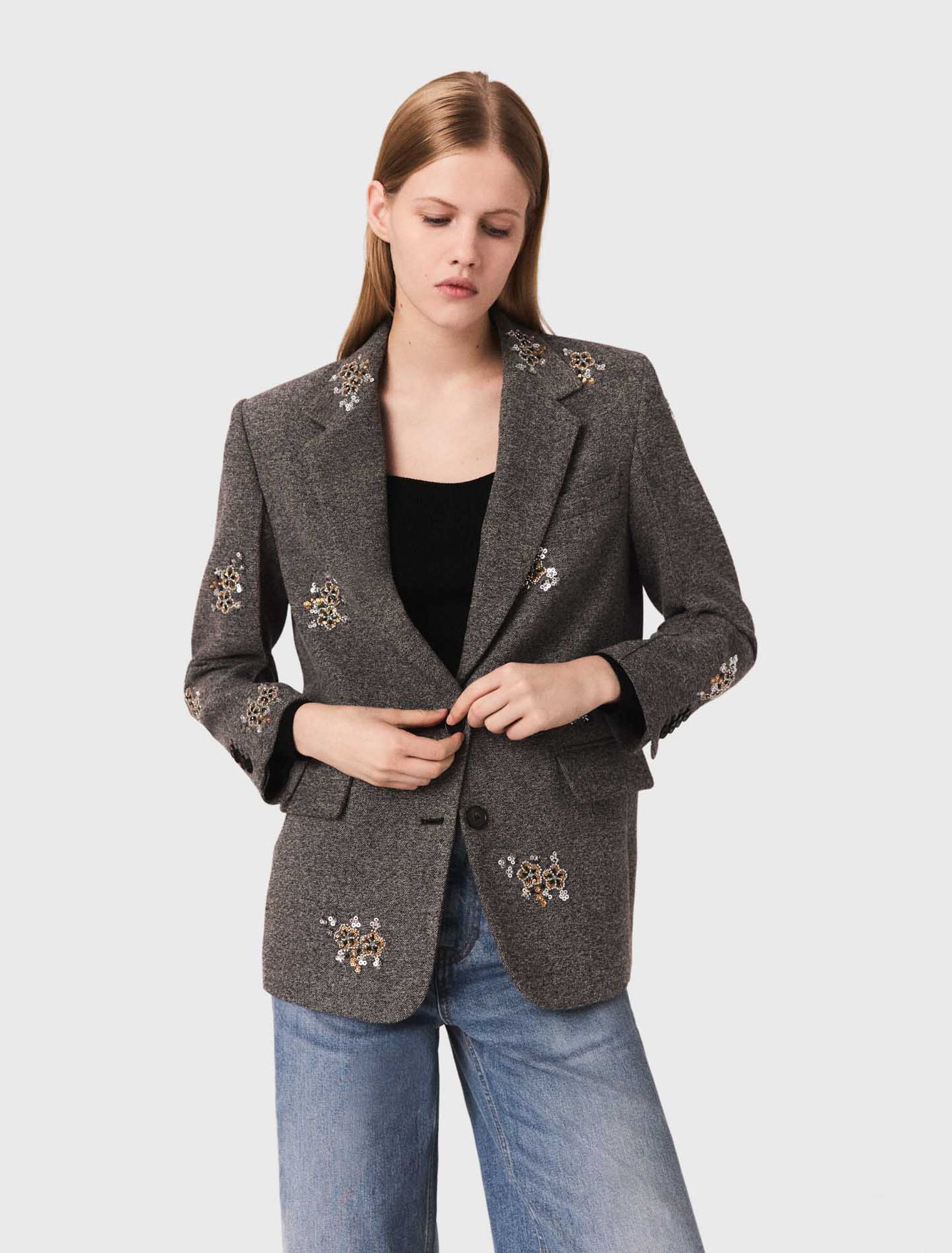 Wolljacke mit bestickten Blumen