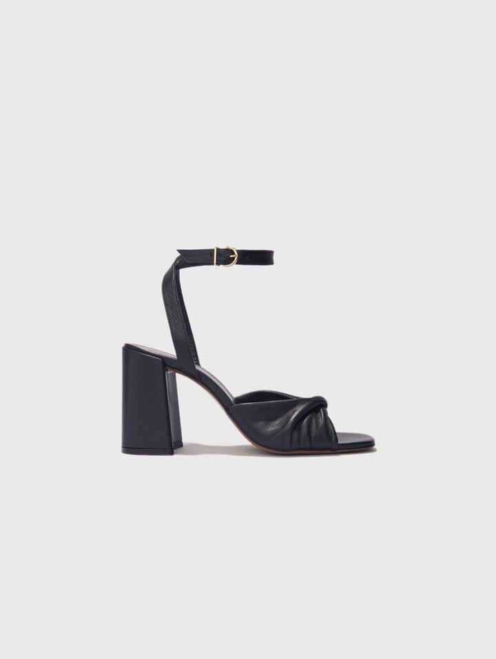 Sandalen aus Glattleder mit Absatz