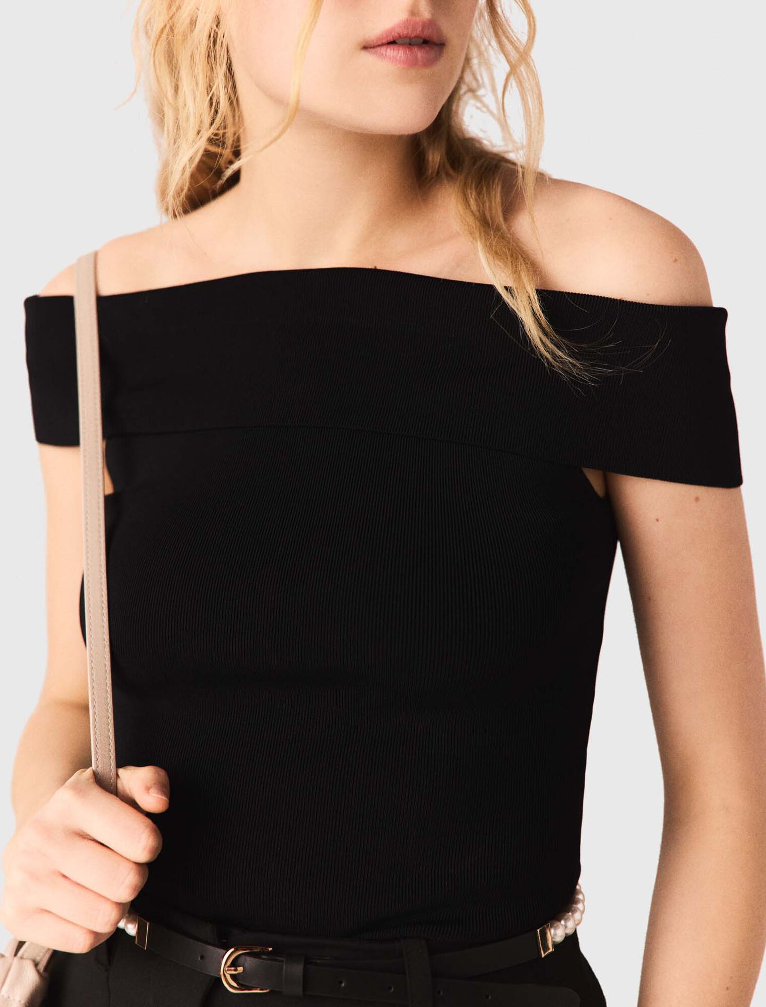 Rippstricktop mit Bardot-Kragen