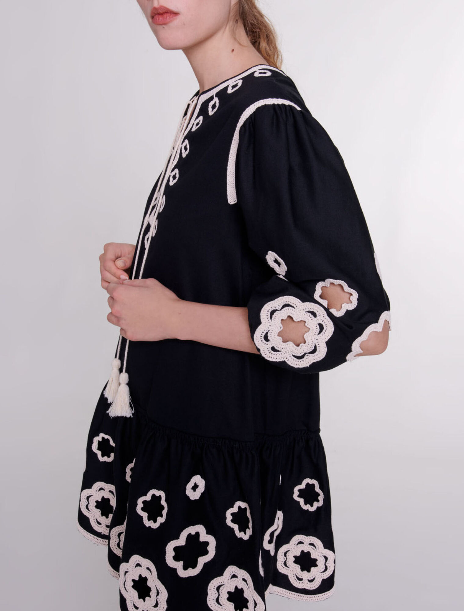 Kurzes besticktes Tunikakleid