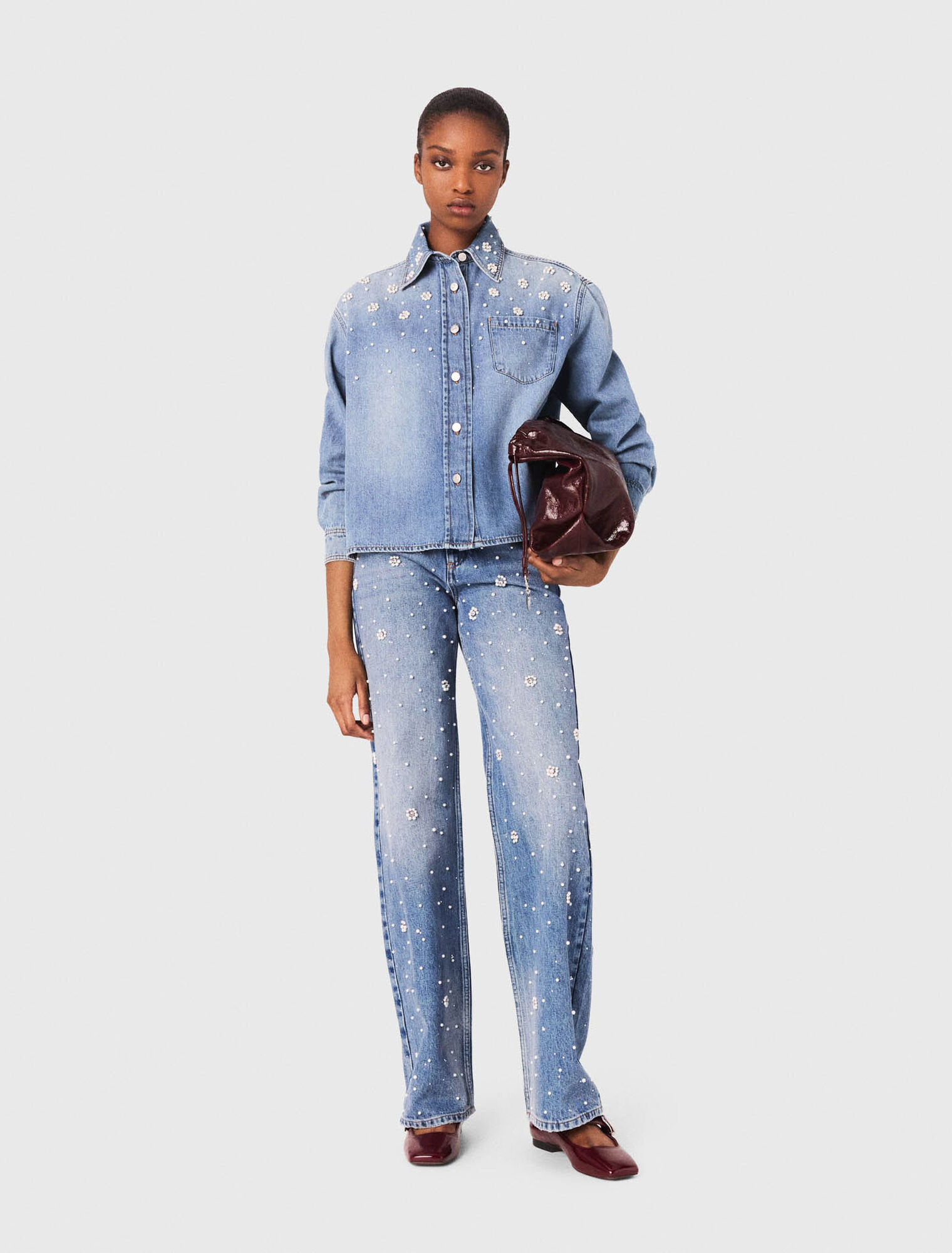 Jeanshemd mit Perlenstickerei