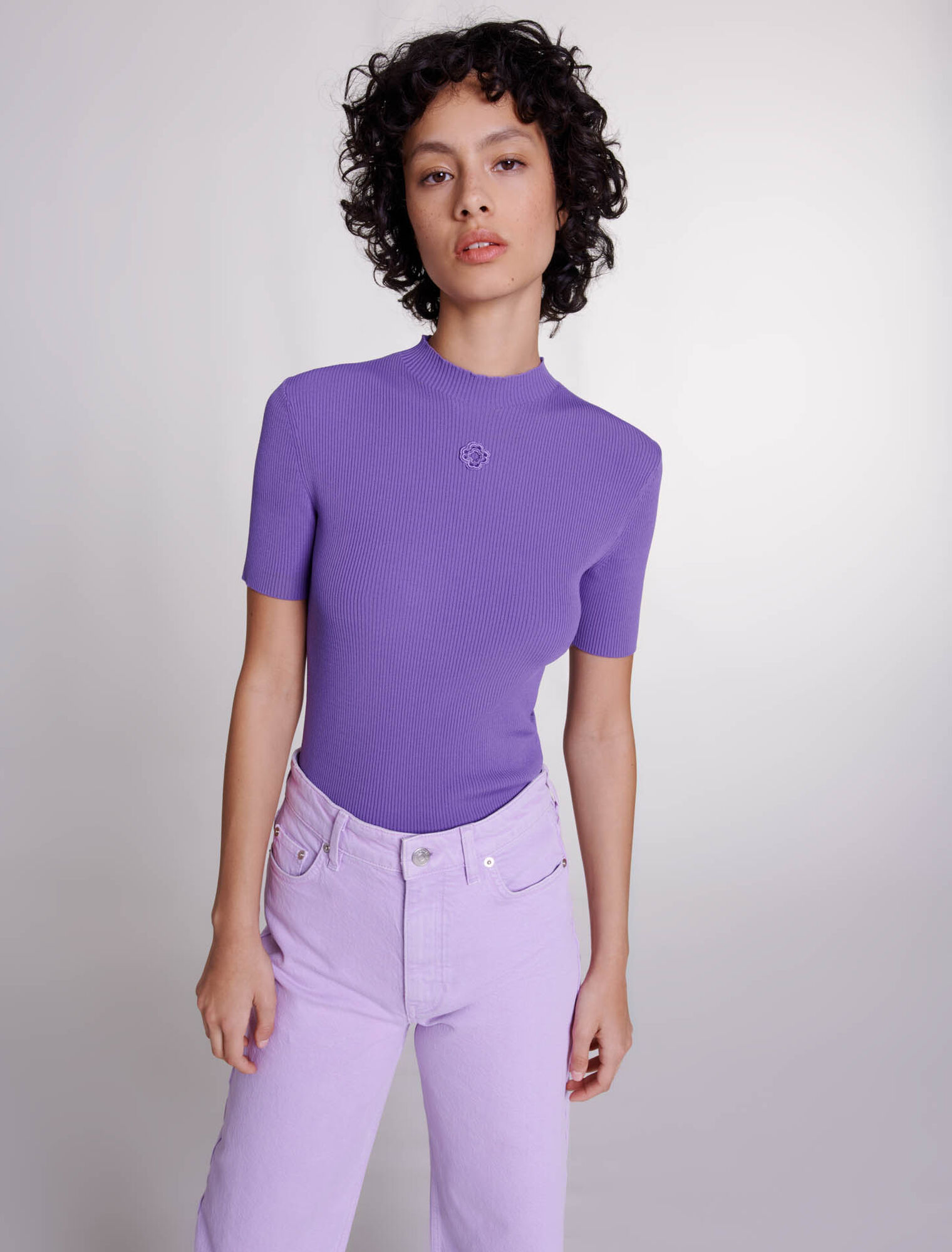 Top mit Clover-Stickerei