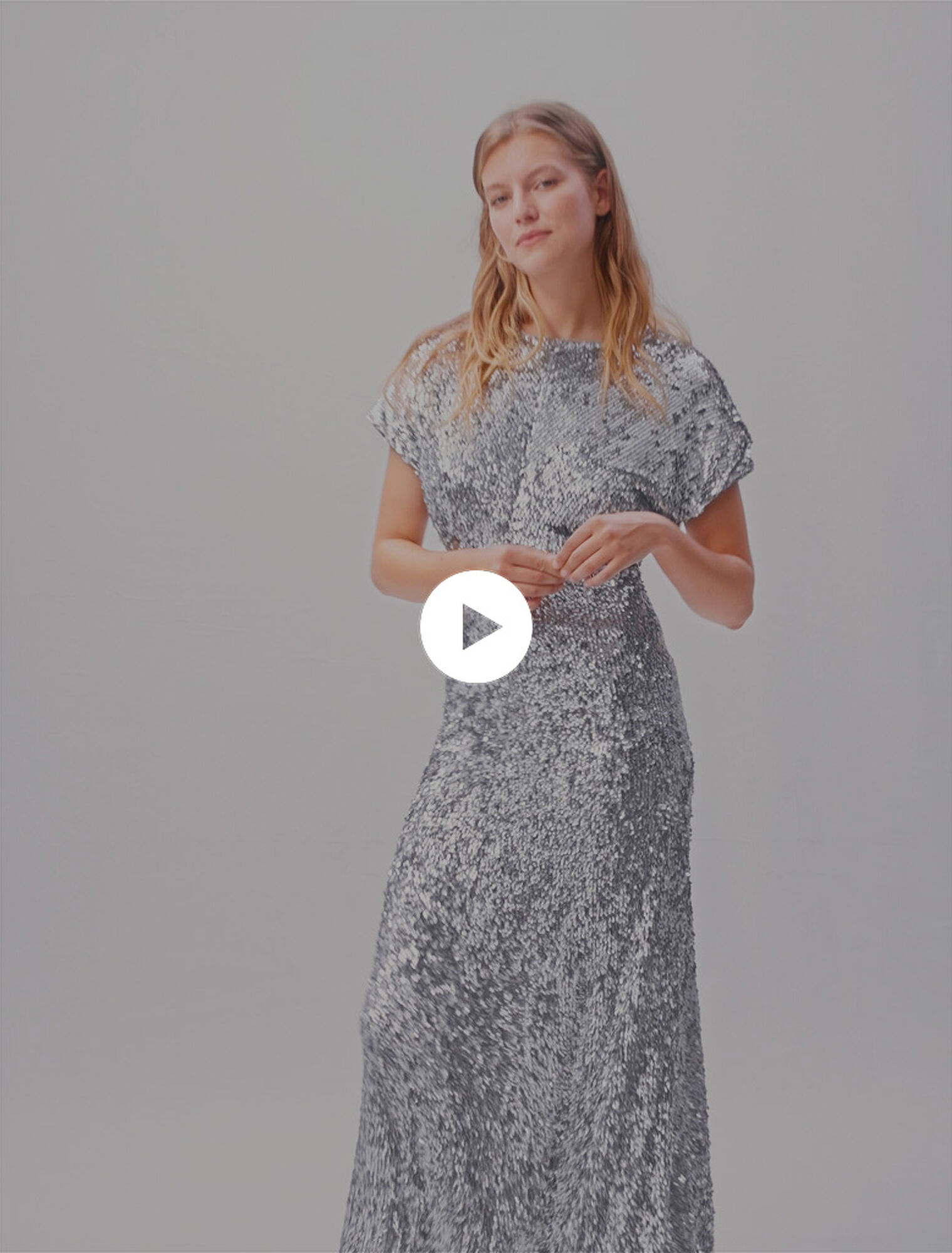 Langes Kleid mit Palletten