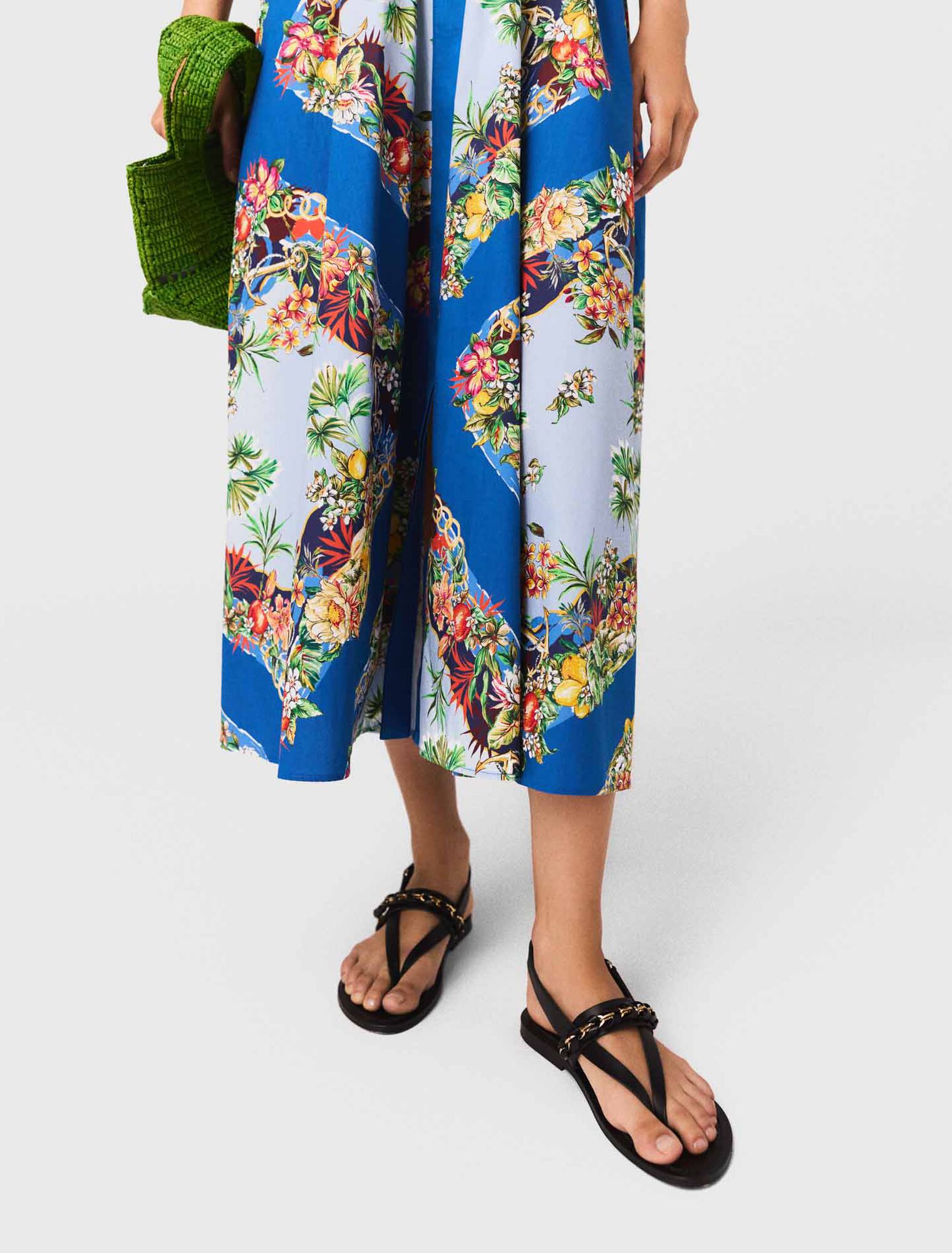 Langes gemustertes Kleid