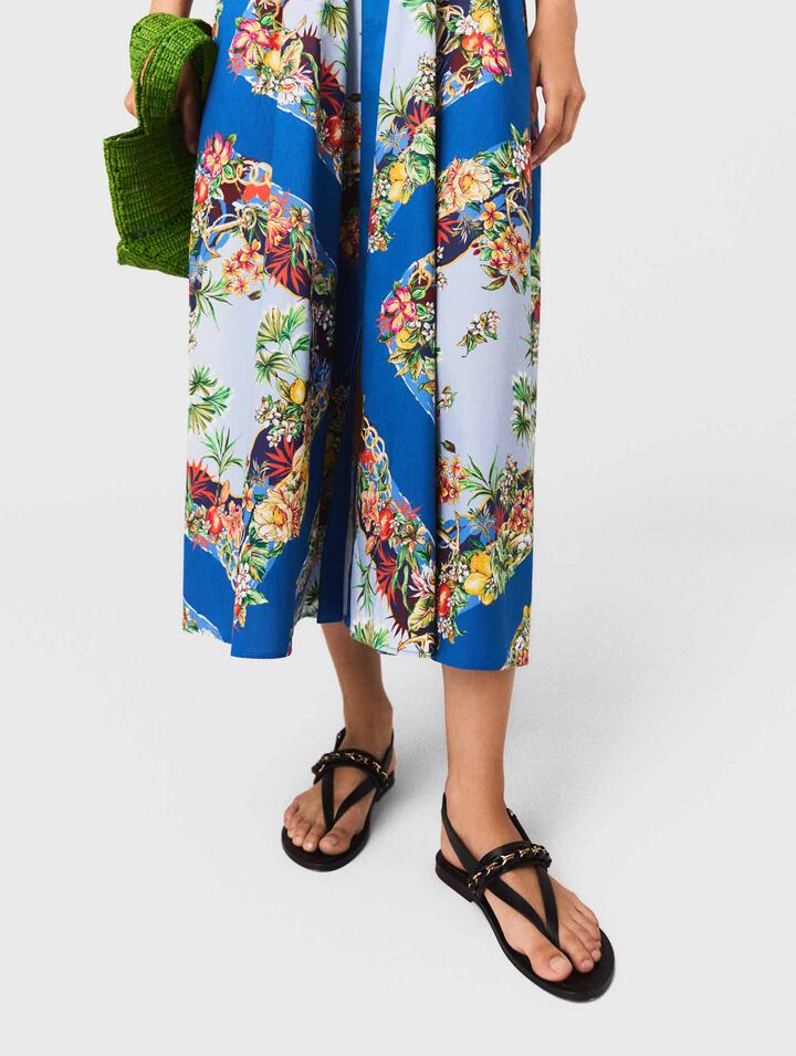 Langes gemustertes Kleid