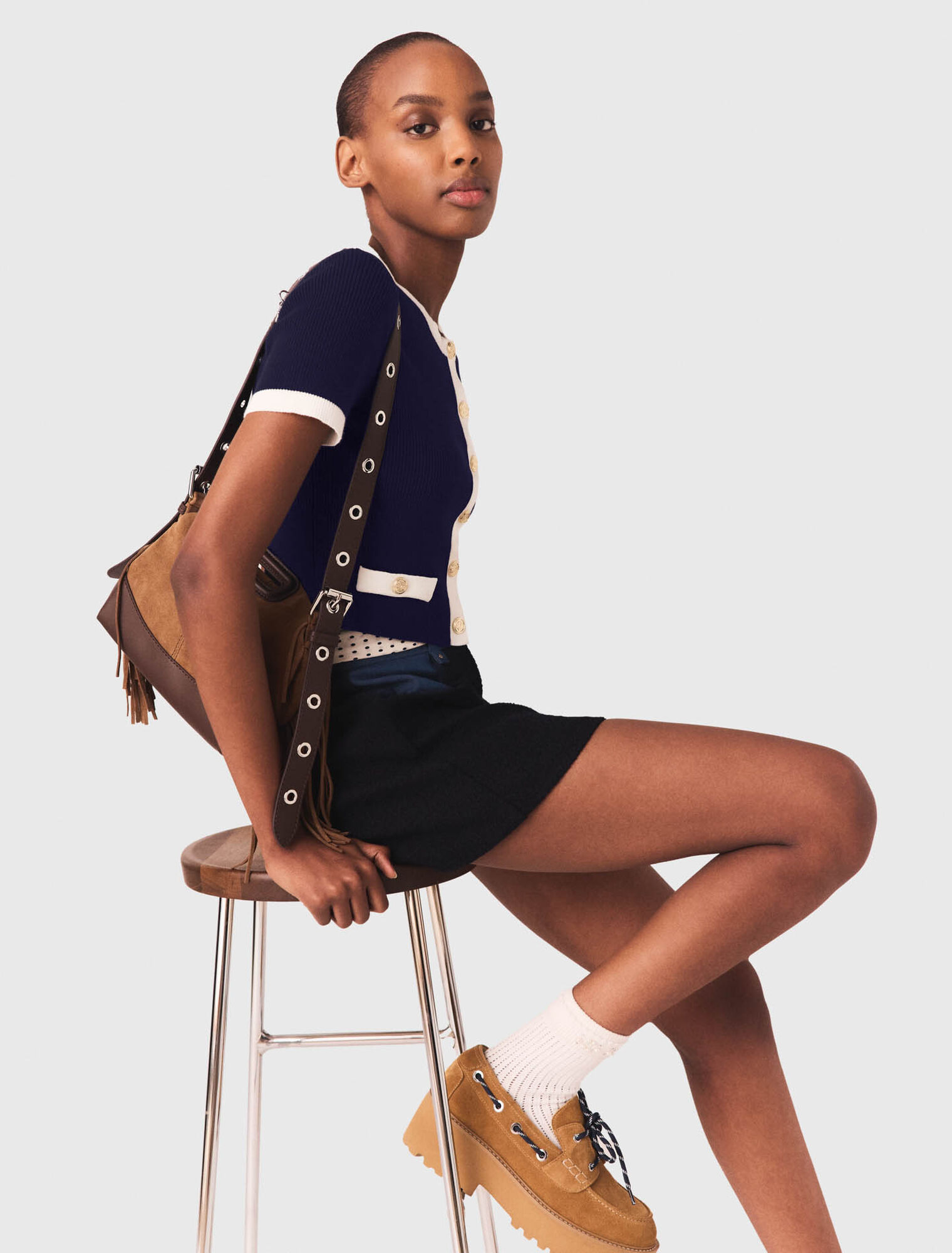 Kurzer Cardigan mit Kontrastdetails