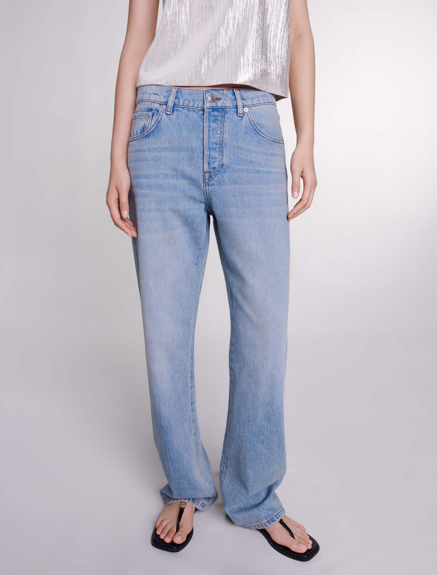 Flache Ledersandalen mit Riemen