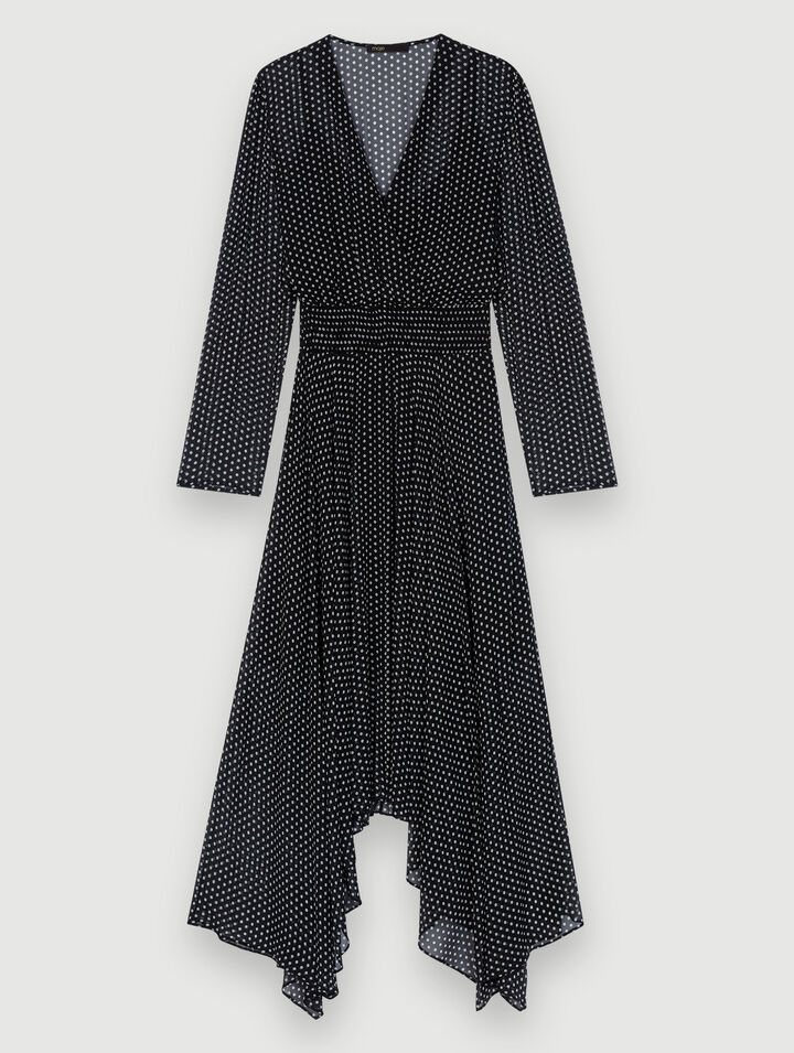 Mittellanges, gepunktetes Kleid