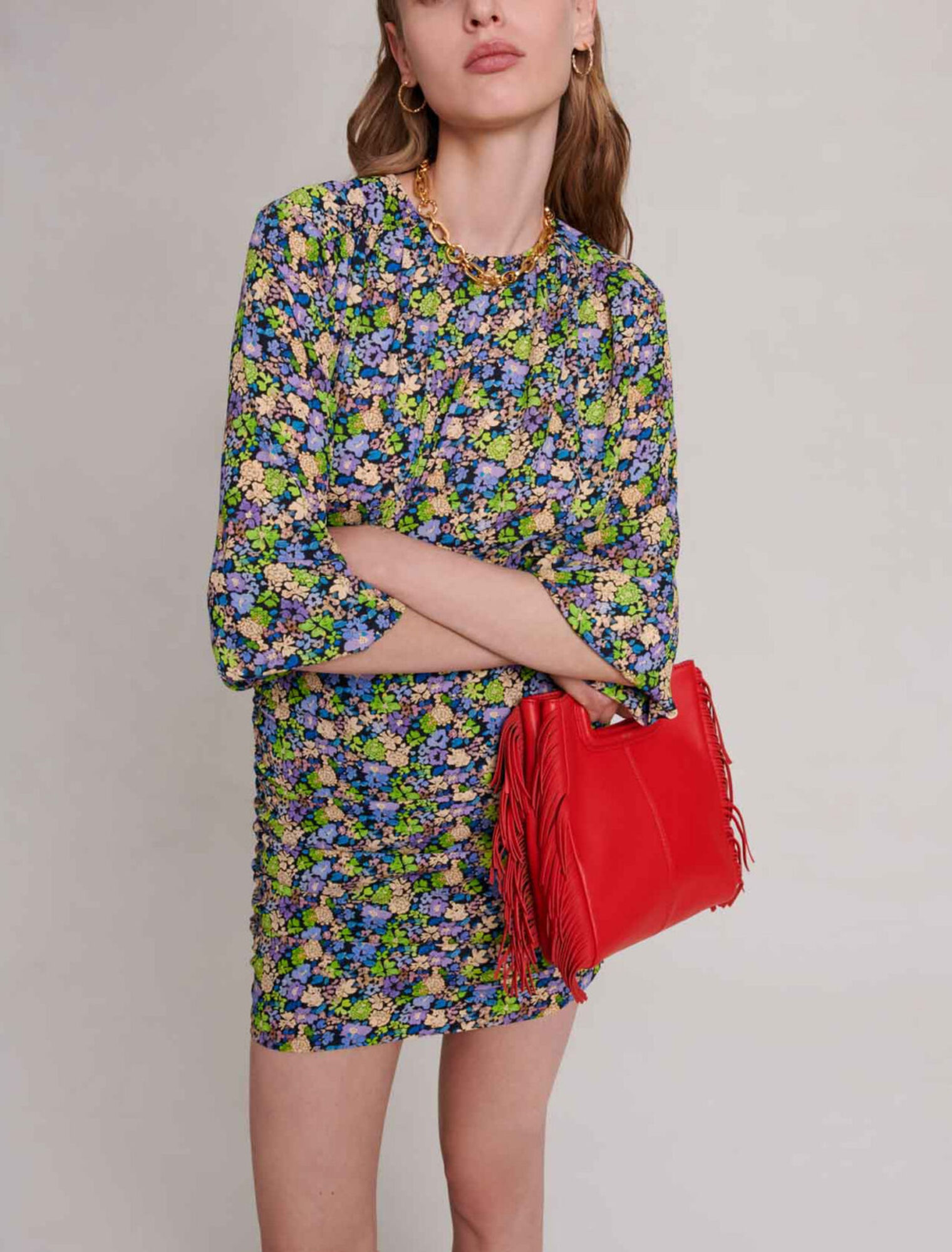 Kurzes Kleid mit Blumenmuster