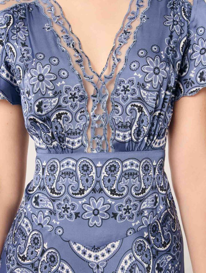 Langes fließendes Kleid mit Print