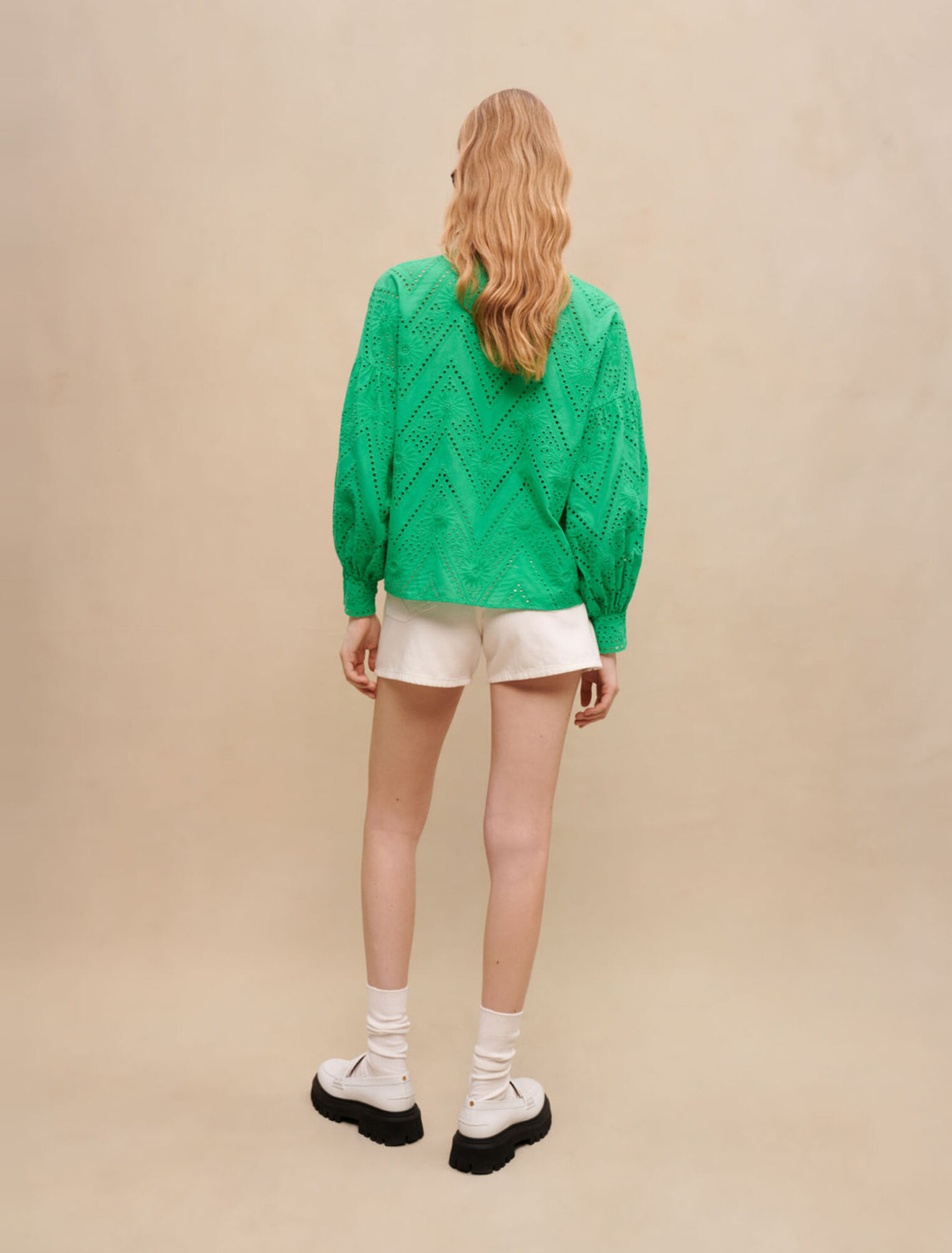 Bluse mit Lochstickerei