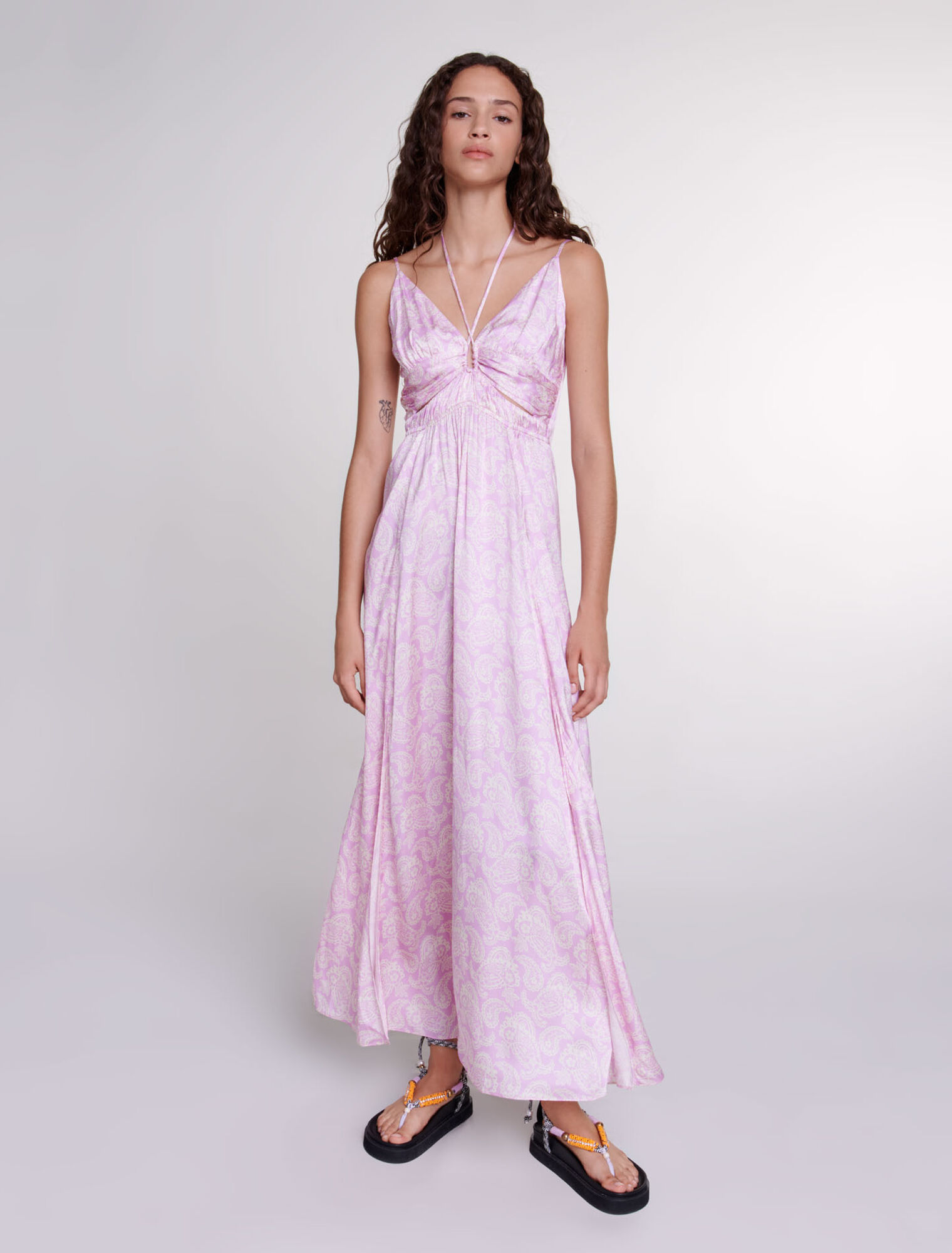 Langes Kleid mit Cut-outs