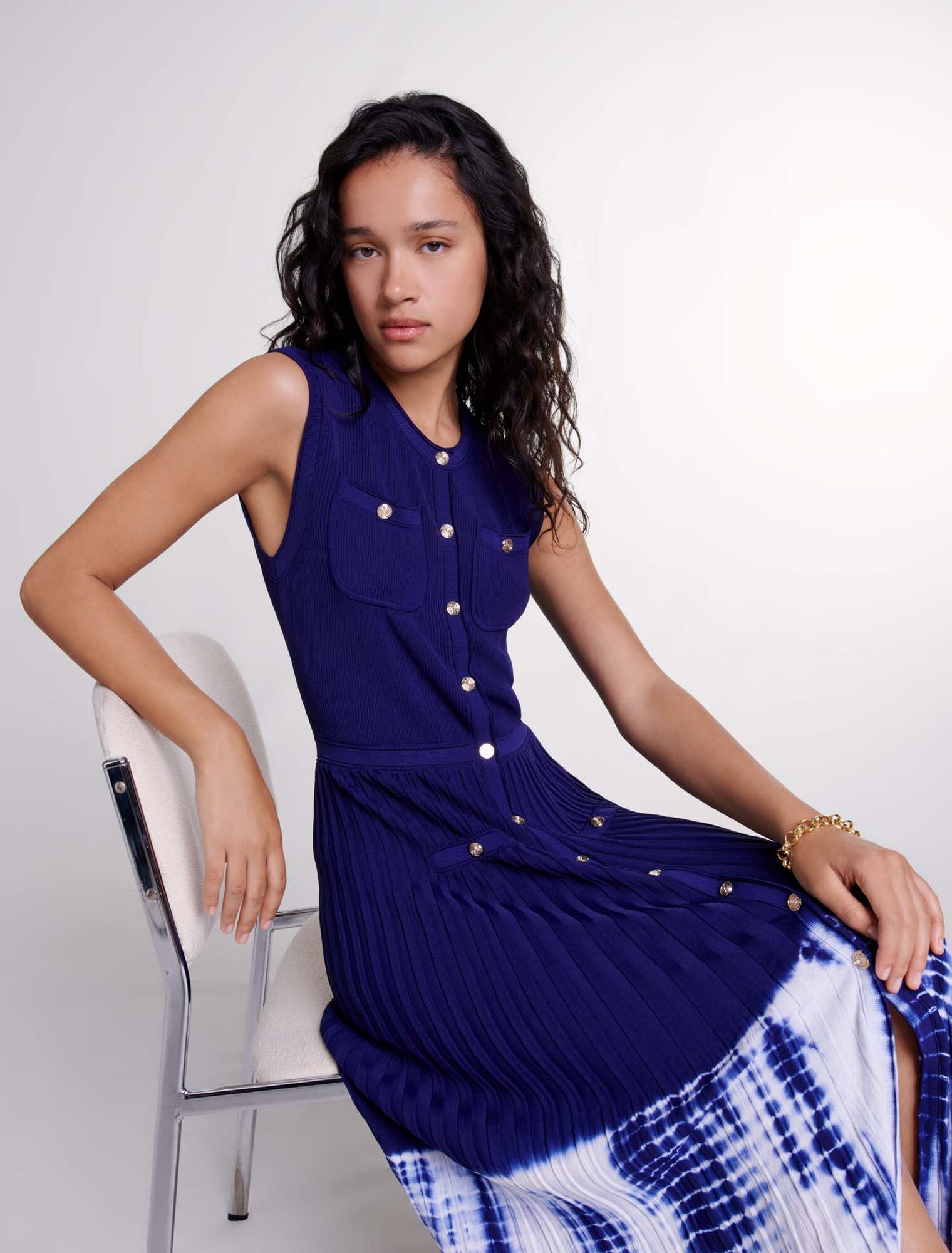 Langes Strickkleid mit Batik-Muster