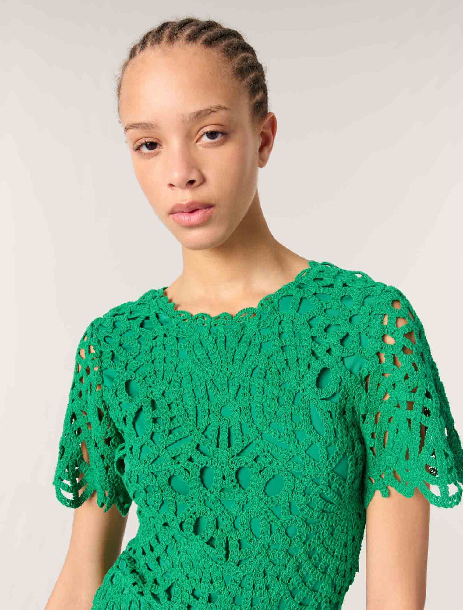 Kurzes gehäkeltes Kleid