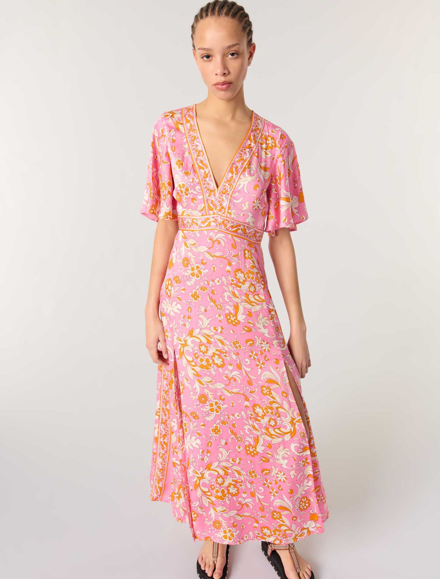 Langes fließendes Kleid mit Print
