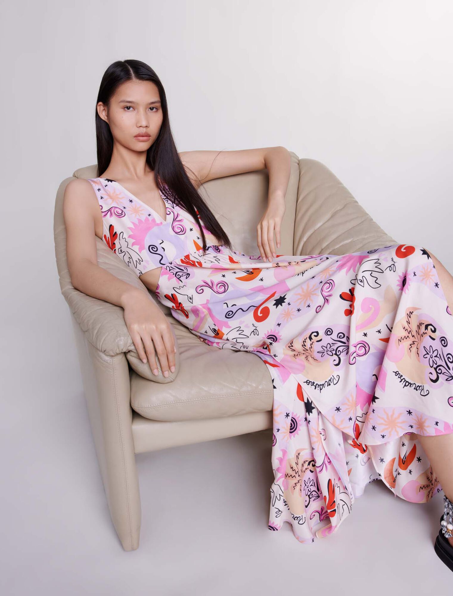 Langes Seidenkleid mit Cut-outs