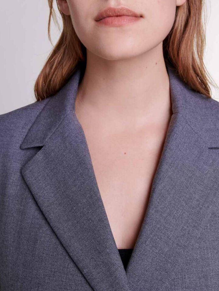 Kostümjacke mit Kettengürtel