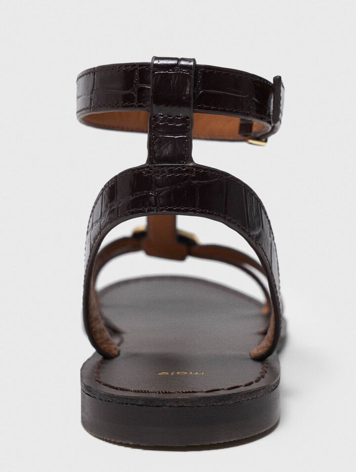 Flache Ledersandalen mit Riemen