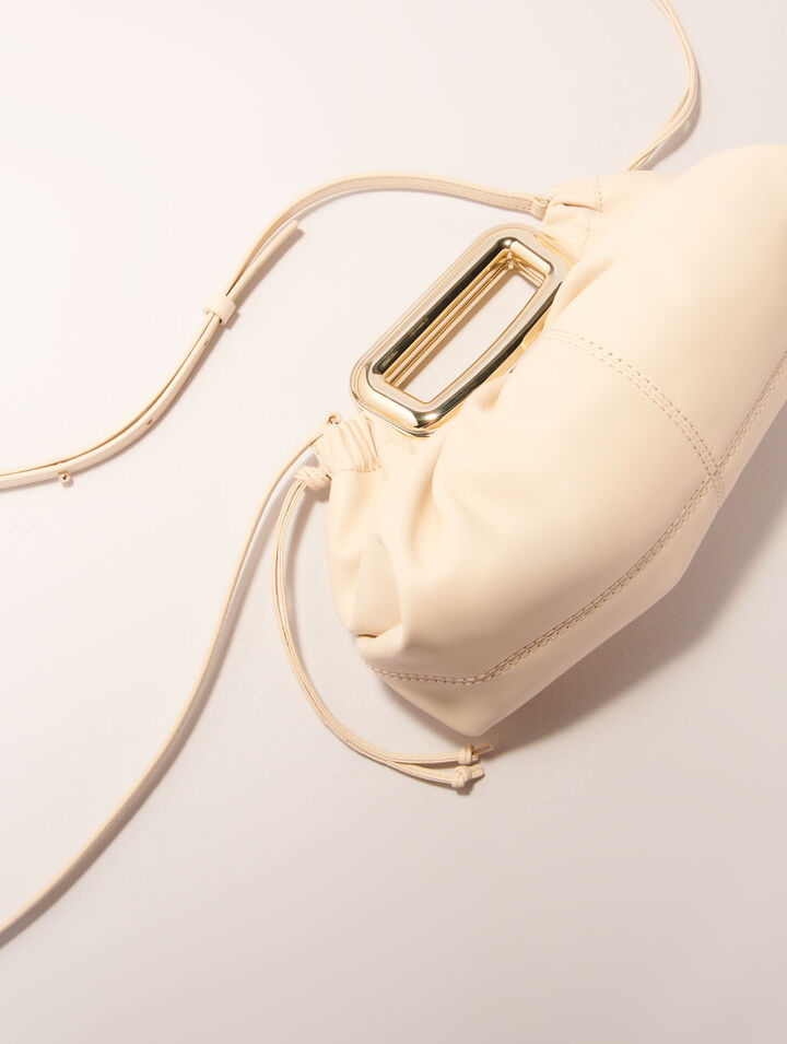 Clutch aus Leder mit Metallgriff