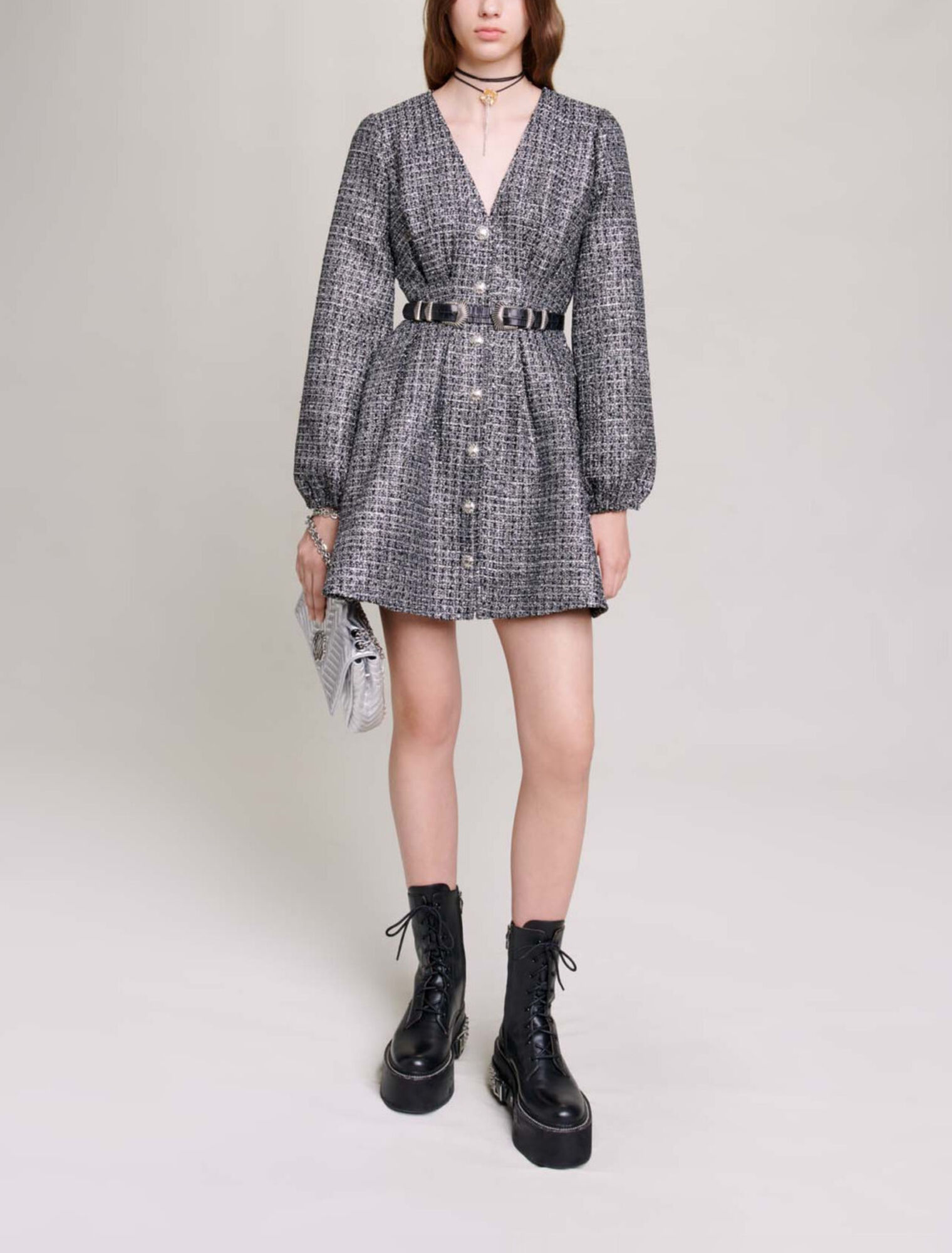 Kurzes glänzendes Kleid