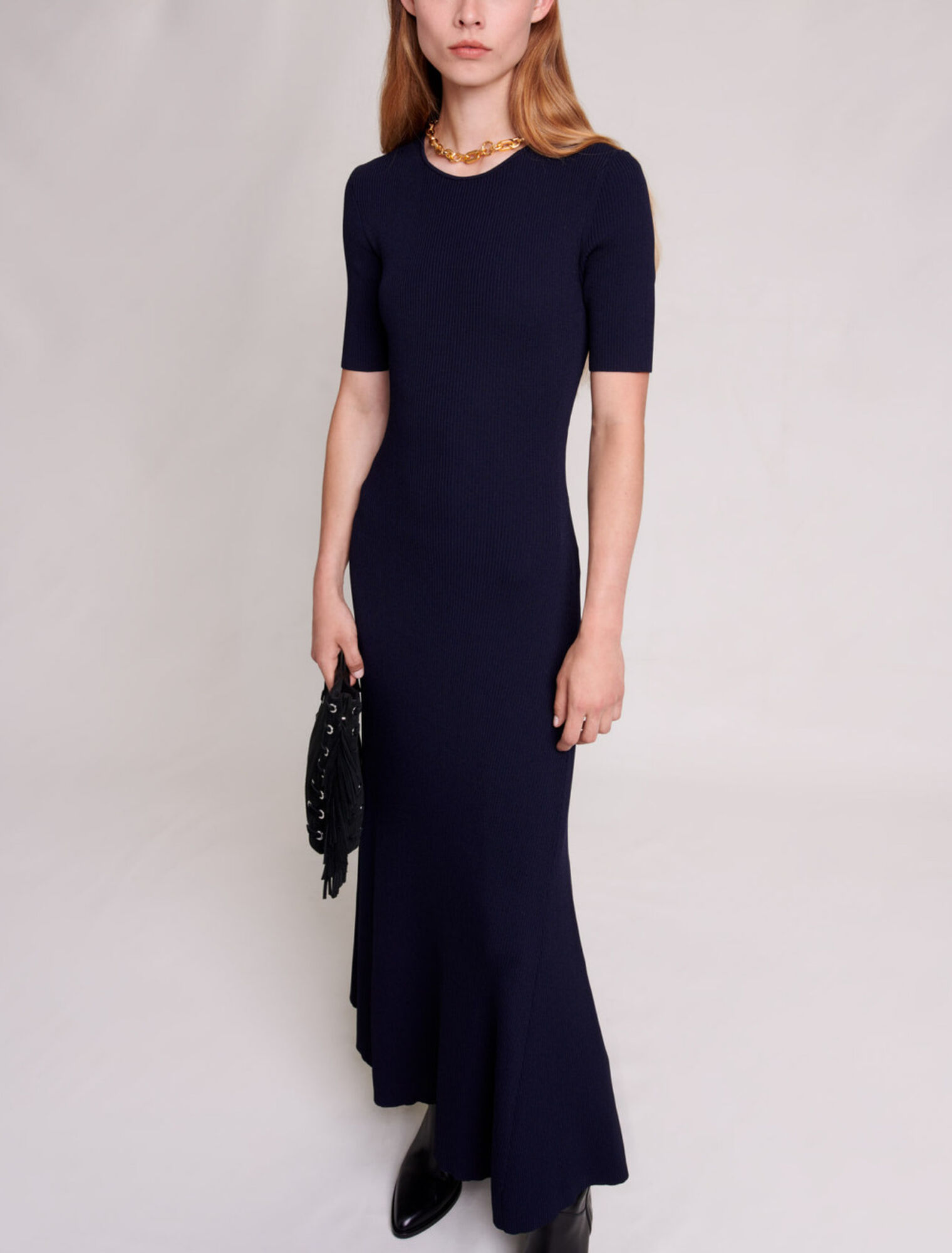 Langes Strickkleid mit Lochmuster